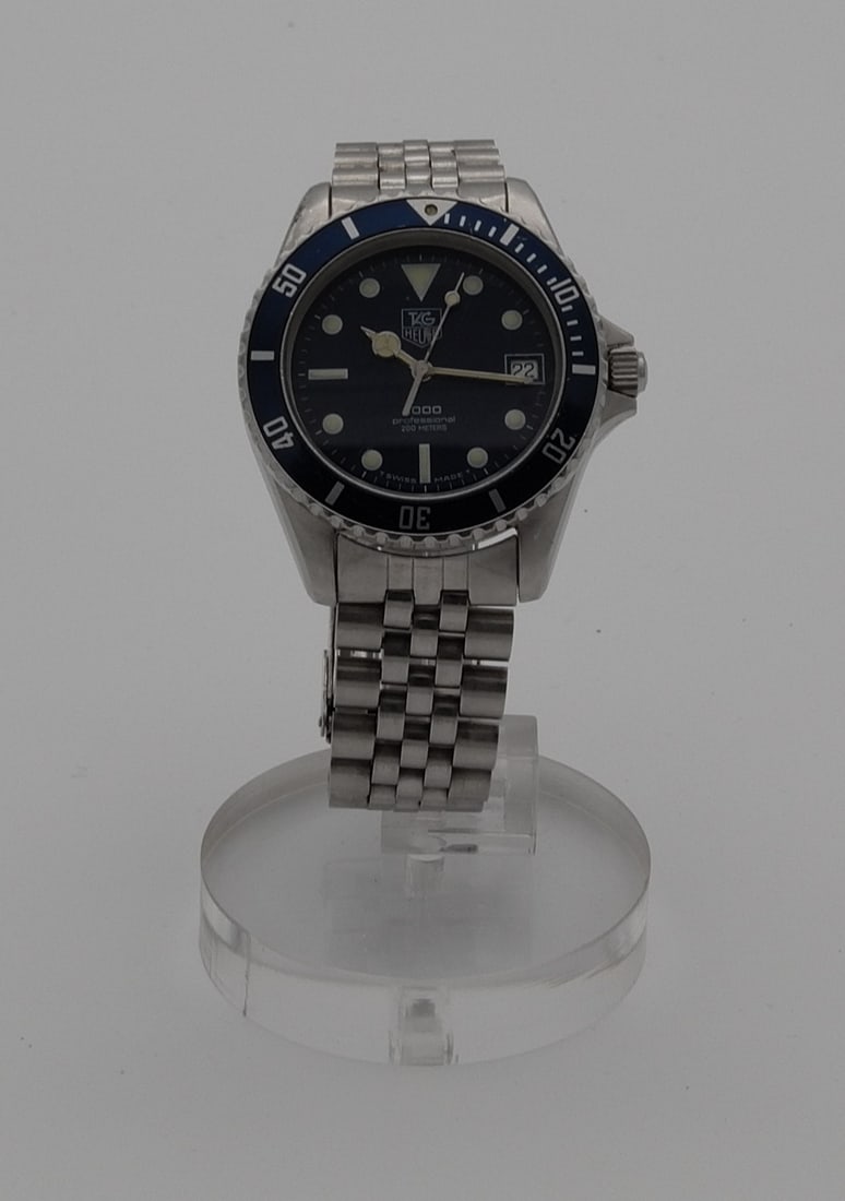 TAG HEUER DIVER QUARTZ SWISS WATCH: TAG HEUER QUARTZ SWISS men watch. Size: Case app. 37mm excluding crown. Condition: Working at the time of inspection. Please see pictures. Provenance: NYC prominent watch collector. Note- We do not Gu