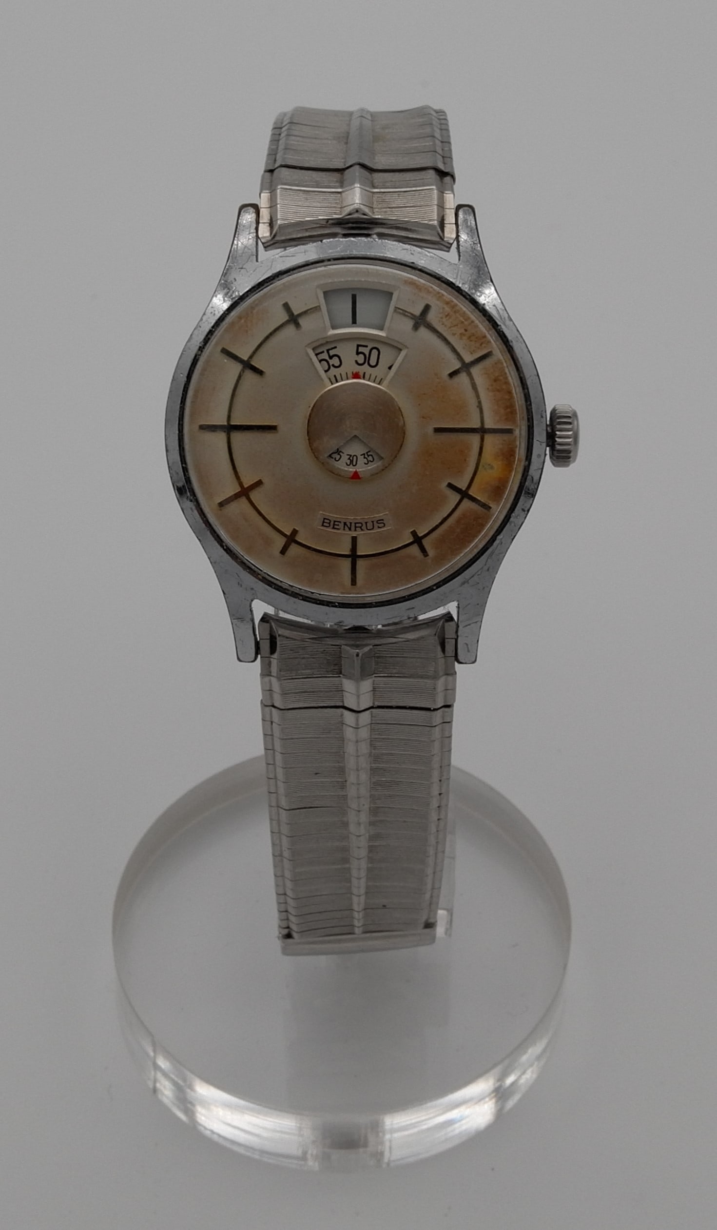 BENRUS JUMP HOUR MECHANICAL SWISS WATCH: BENRUS JUMP HOUR MECHANIC men watch. Rare, Circa 1950. Size: Case app. 32mm excluding crown. Condition: Working at the time of inspection. Please see pictures. Provenance: NYC prominent watch collecto