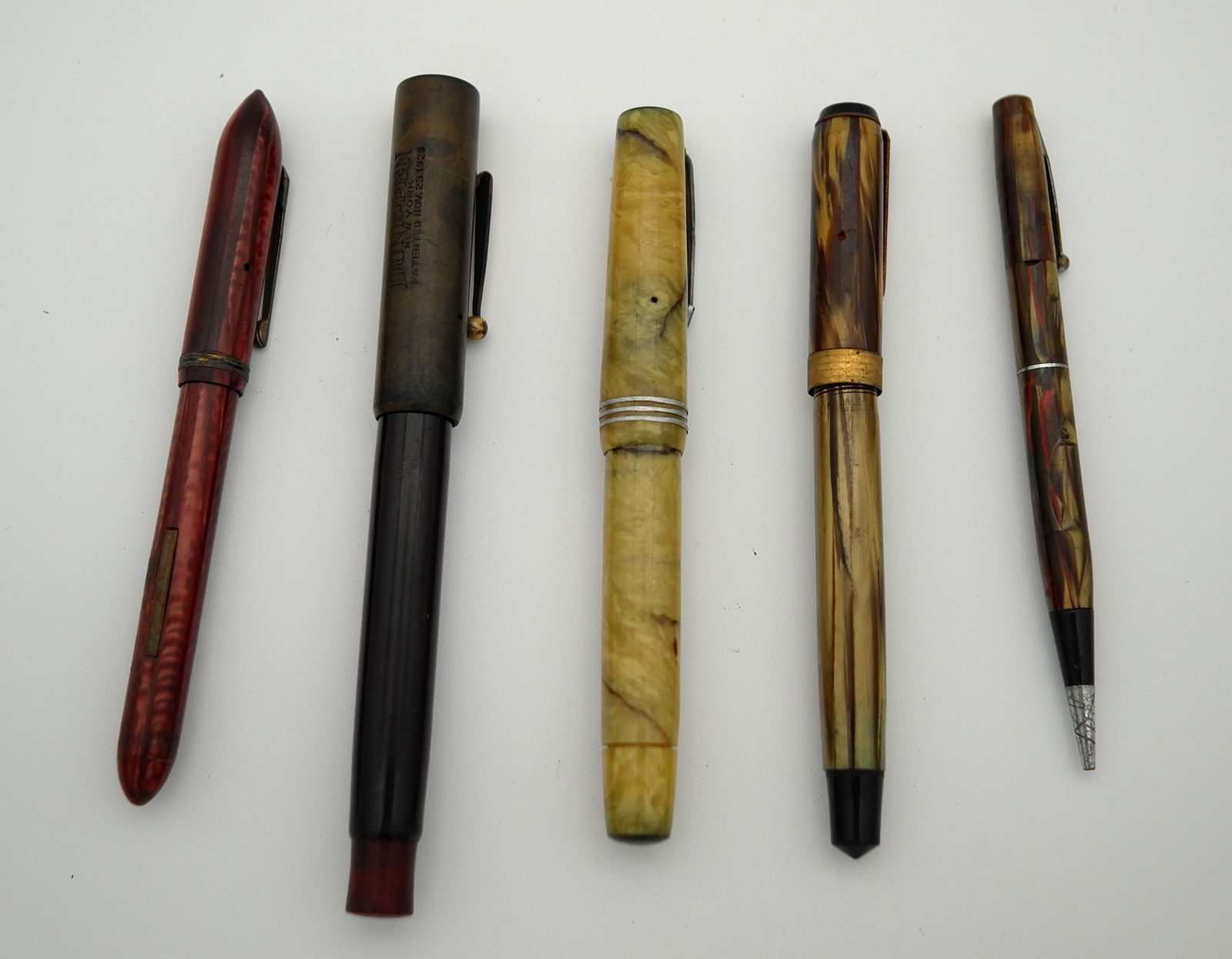 LOT OF 5 PENS: LOT OF 4 FOUNTAIN PENS AND 1 PENCIL. Including DUNNN-PEN, OAKLANDS,E FABERand WATERMAS Pencil. Circa 1940. Size: App. 5"-6" . Condition: Please see pictures. Provenance: NYC prominent watch collector.