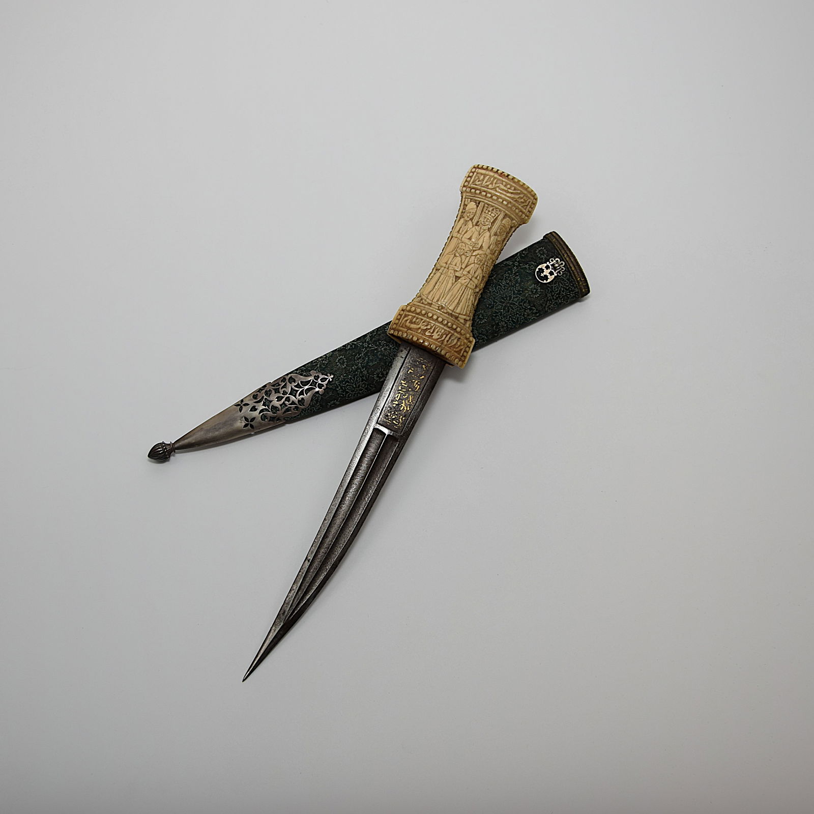 A PERSIAN ISLAMIC KHANJAR DAGGER (1 of 19)