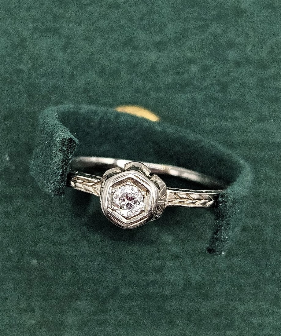 ANTIQUE 18K WHITE GOLD DIAMOND  RING (1 of 6)