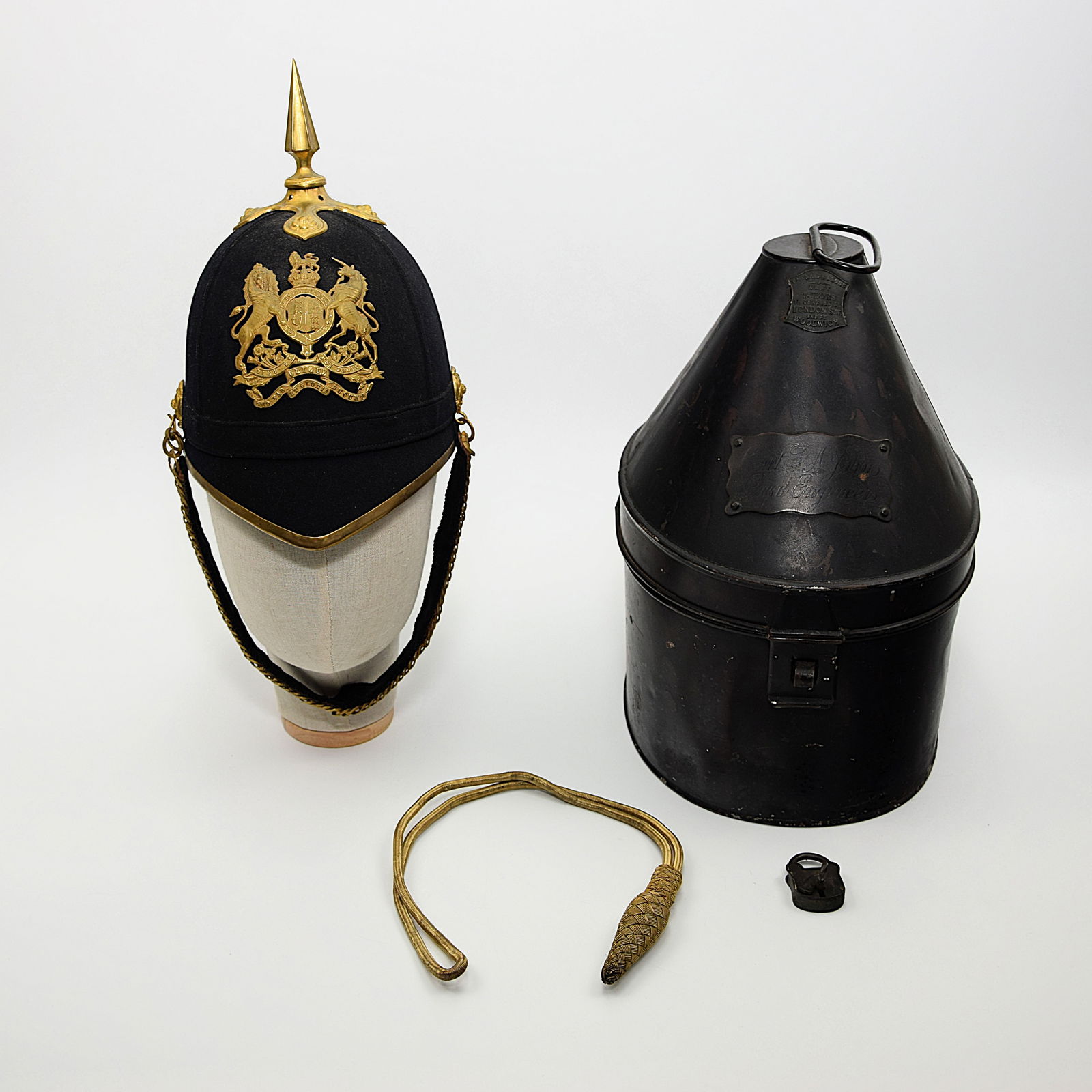 ROYAL ENGINEERS OFFICERS HOME SERVICE HELMET POST 1902 WITH ORIGINAL TIN BOX, LOCK AND PORTEPEE KNOT (1 of 20)
