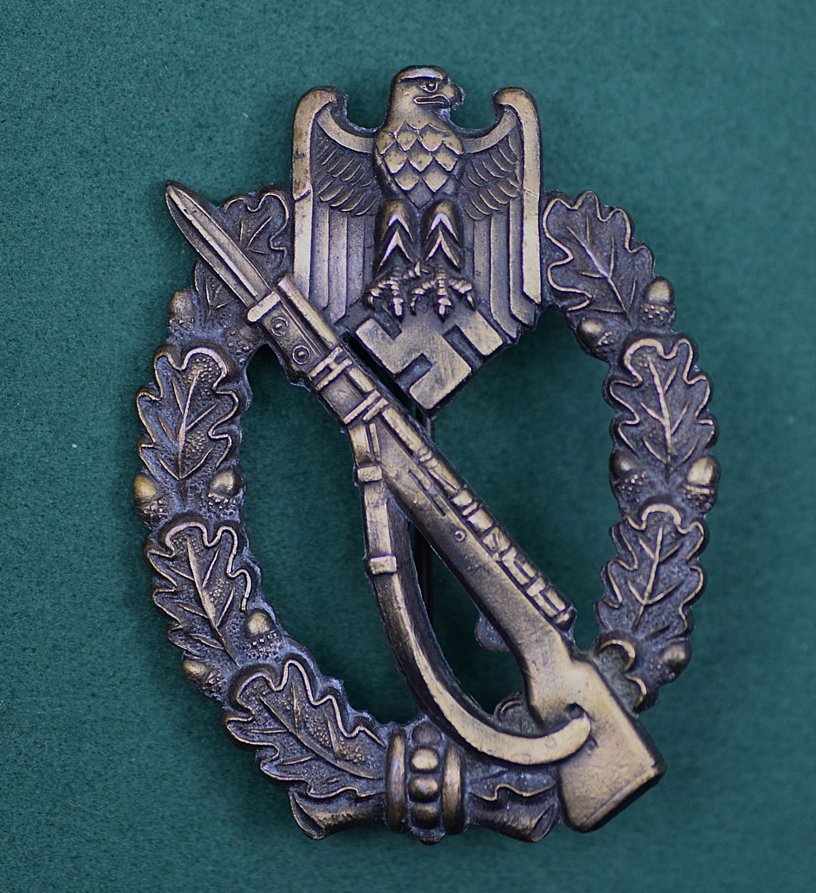 WWII GERMAN INFANTRY ASSULT BADGE, ORIGINAL, BRONZE (1 of 3)