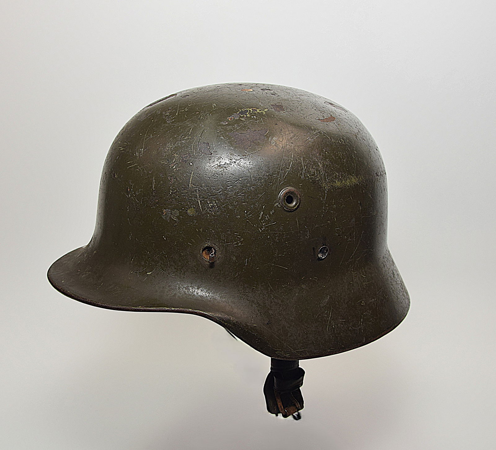 WWII GERMAN  WEHRMACHT ARMY COMBAT HELMET, ORIGINAL (1 of 9)