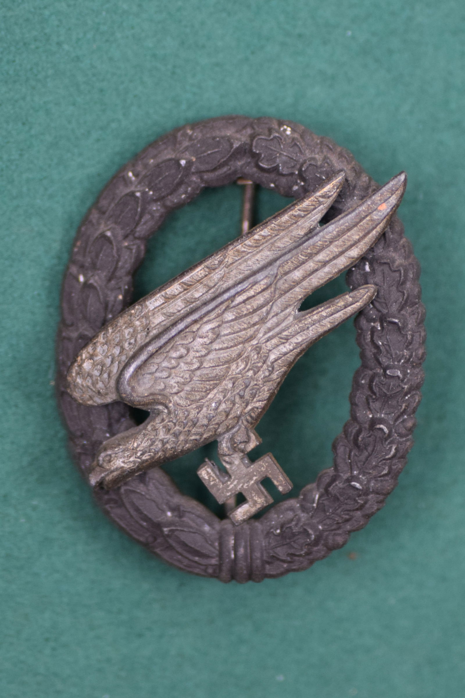 WWII GERMAN PARATROOPER BADGE (1 of 5)