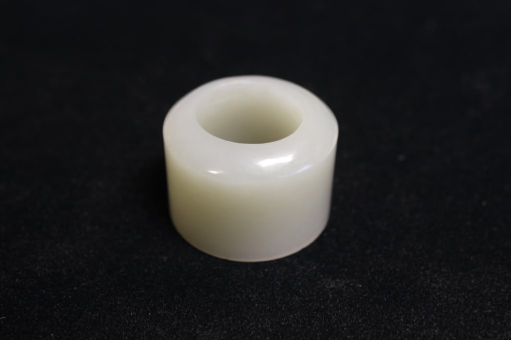 CHINESE JADE CARVED THUMB RING (1 of 3)