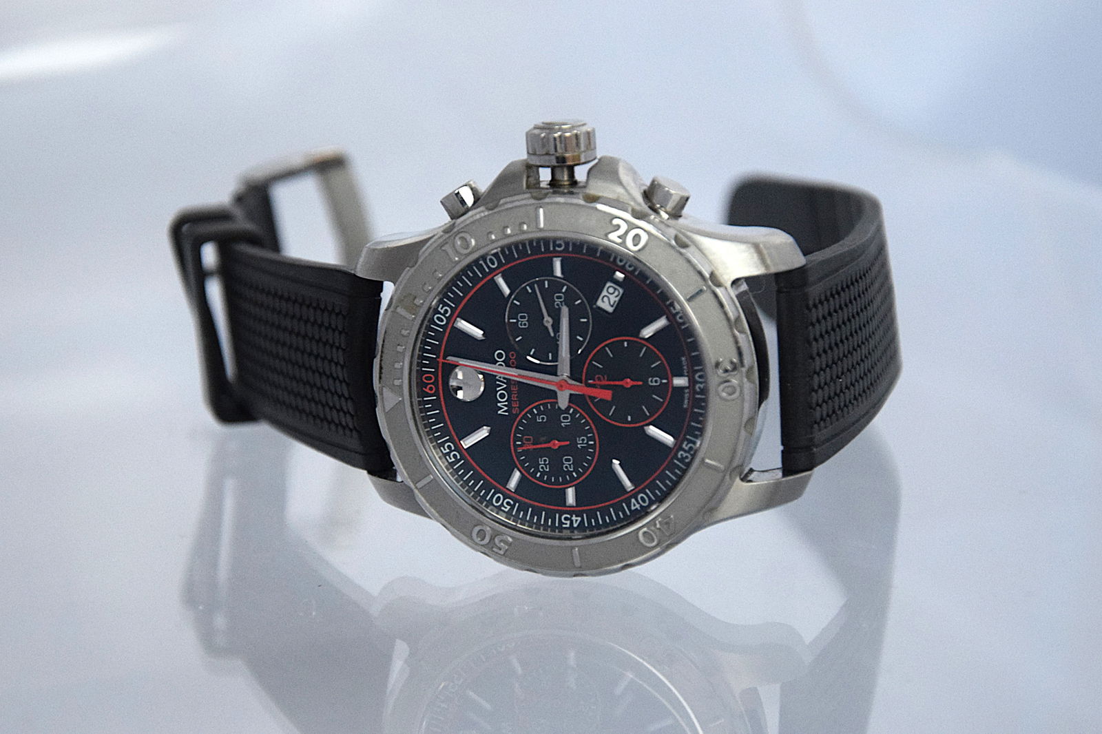 MOVADO SERIES 800 CHRONOGRAPH DIVERS QARTZ SWISS WRIST WATCH OLD/NEW STOCK: MOVADO SERIES 800 DIVERS QARTZ SWISS WRIST WATCH. 200METERS, ORIGINAL BRACELET. OLD/ NEW STOCK. Size: Case app. 44mm excluding crown. Condition: Working at the time of inspection. Please see pictures.