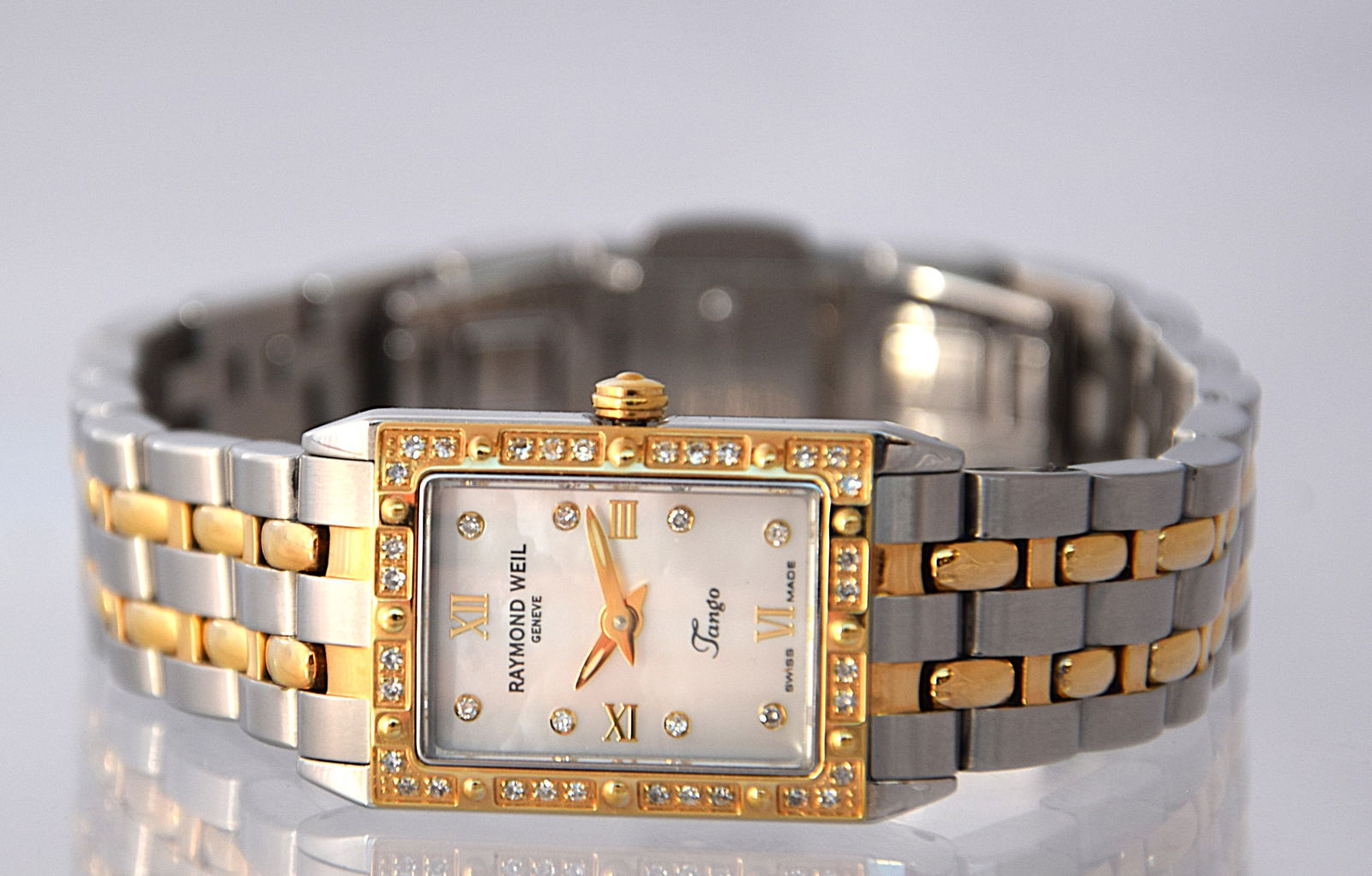 RAYMOND WEIL TANGO 18K GOLD & STAINLESS STEEL MOTHER OF PEARL DIAL WITH DIAMONDS, DIAMONDS BEZEL: RAYMOND WEIL TANGO 18K GOLD & STAINLESS STEEL MOTHER OF PEARL DIAL WITH DIAMONDS, DIAMONDS BEZEL. ORIGINAL BRACELET. SWISS, QUARTZ. COMES WITH CERTIFICATE OF AUTHENTICITY AND DOCUMENTS. Size: Case app