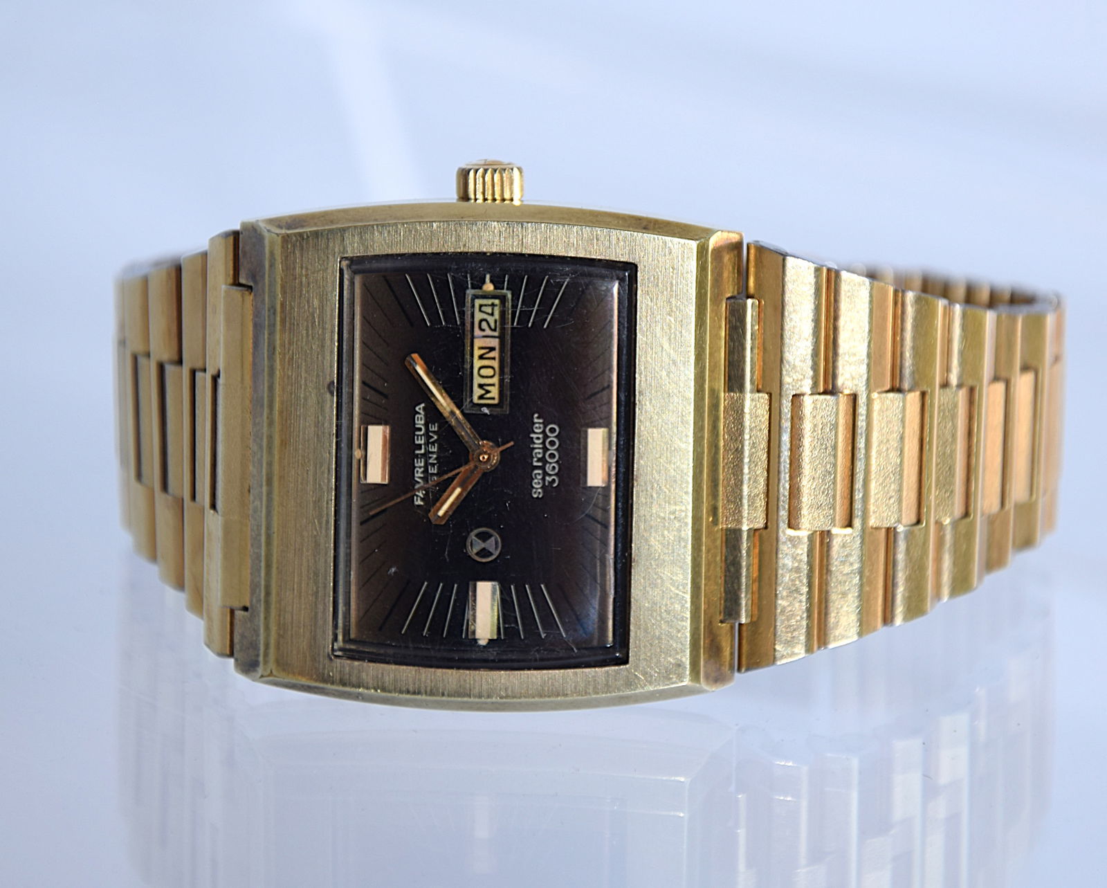 FAVRE LEUBA SEA RAIDER AUTOMATIC SWISS WRIST WATCH, C.1970 (1 of 9)