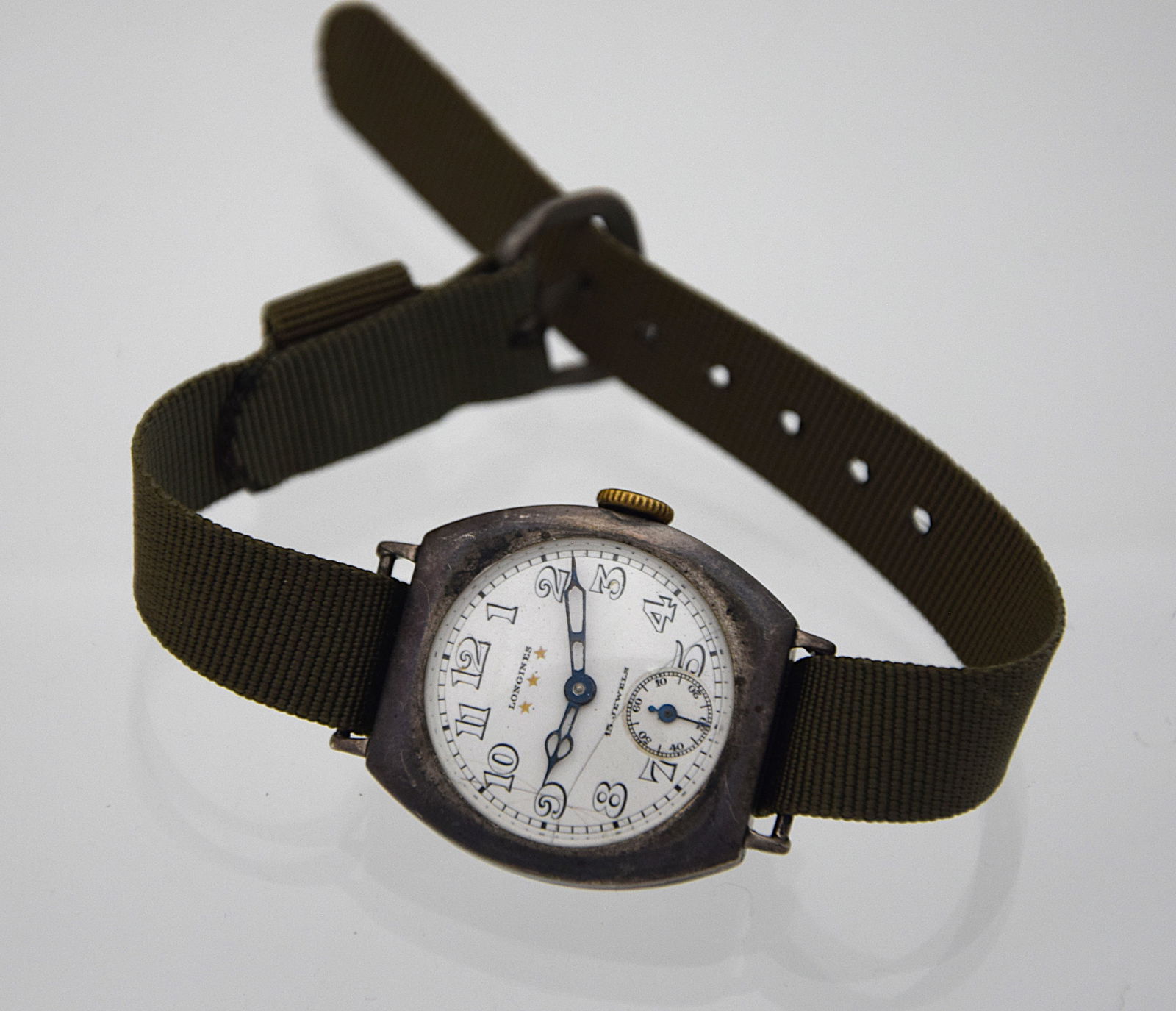 WORL WAR ONE MILITARY LONGINES STERLING SILVER SWISS MECHANICAL WRIST WATCH, C. 1915: WORL WAR ONE MILITARY LONGINES STERLING SILVER SWISS MECHANICAL WRIST WATCH, C. 1915. Size: Case app. 27mm excluding crown. Condition: Working at the time of inspection. Please see pictures. Provenanc