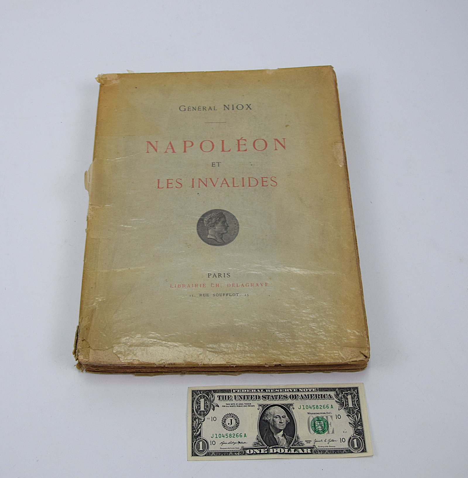 RARE HISTORICAL MILITARY BOOK TITLED "Napoleon et les Invalides". PUBLISHED 1911: RARE HISTORICAL MILITARY BOOK TITLED "Napoleon et les Invalides". PUBLISHED 1911. AUTHOR: General Gustave Leon Niox. THIS BOOK PRESENTS A SIGNIFICANT HISTORICAL WORK FOCUSING ON NAPOLEON BONOPARTE, HI
