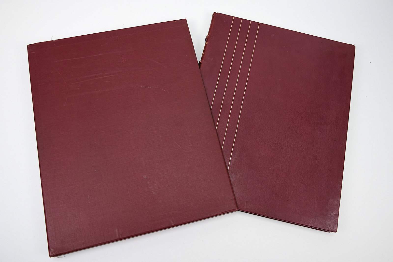 LIMITED EDITION “UNIFORMS OF THE UNITED STATES ARMY" ILLUSTRATED MILITARY BOOK: LIMITED EDITION COPY OF “UNIFORMS OF THE UNITED STATES ARMY,” FEATURING ILLUSTRATIONS BY H. A. OGDEN WITH TEXT BY HENRY LOOMIS NELSON. THIS HANDSOME VOLUME CONTAINS FULL-COLOR PLATES DEPICTING