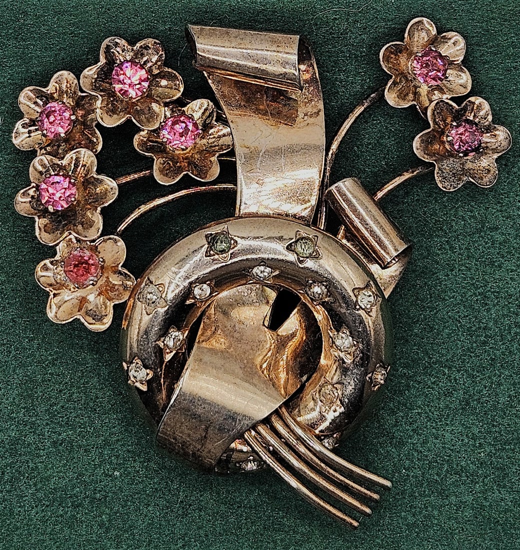 VINTAGE LARGE RETRO STERLING GOLD PINK STONE FLOWER BROOCH: VINTAGE LARGE RETRO STERLING GOLD PINK STONE FLOWER BROOCH. C. 1940s. Hallmarked "STERLING". Size: 2 3/8 x 2 in. All measurements are approximate. Condition: Please see pictures. Provenance: NY State 
