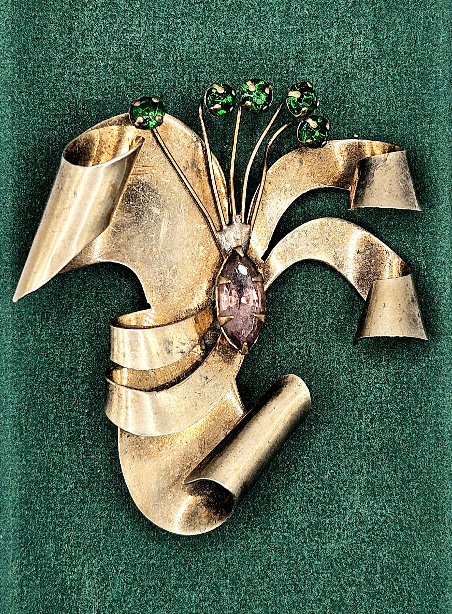 VINTAGE LARGE RETRO STERLING GOLD GREEN STONE FLOWER BROOCH: VINTAGE LARGE RETRO STERLING GREEN STONE FLOWER BROOCH. C. 1940s. Hallmarked "STERLING". Size: 2 5/8 x 2 1/8 in. All measurements are approximate. Condition: Please see pictures. Provenance: NY State 