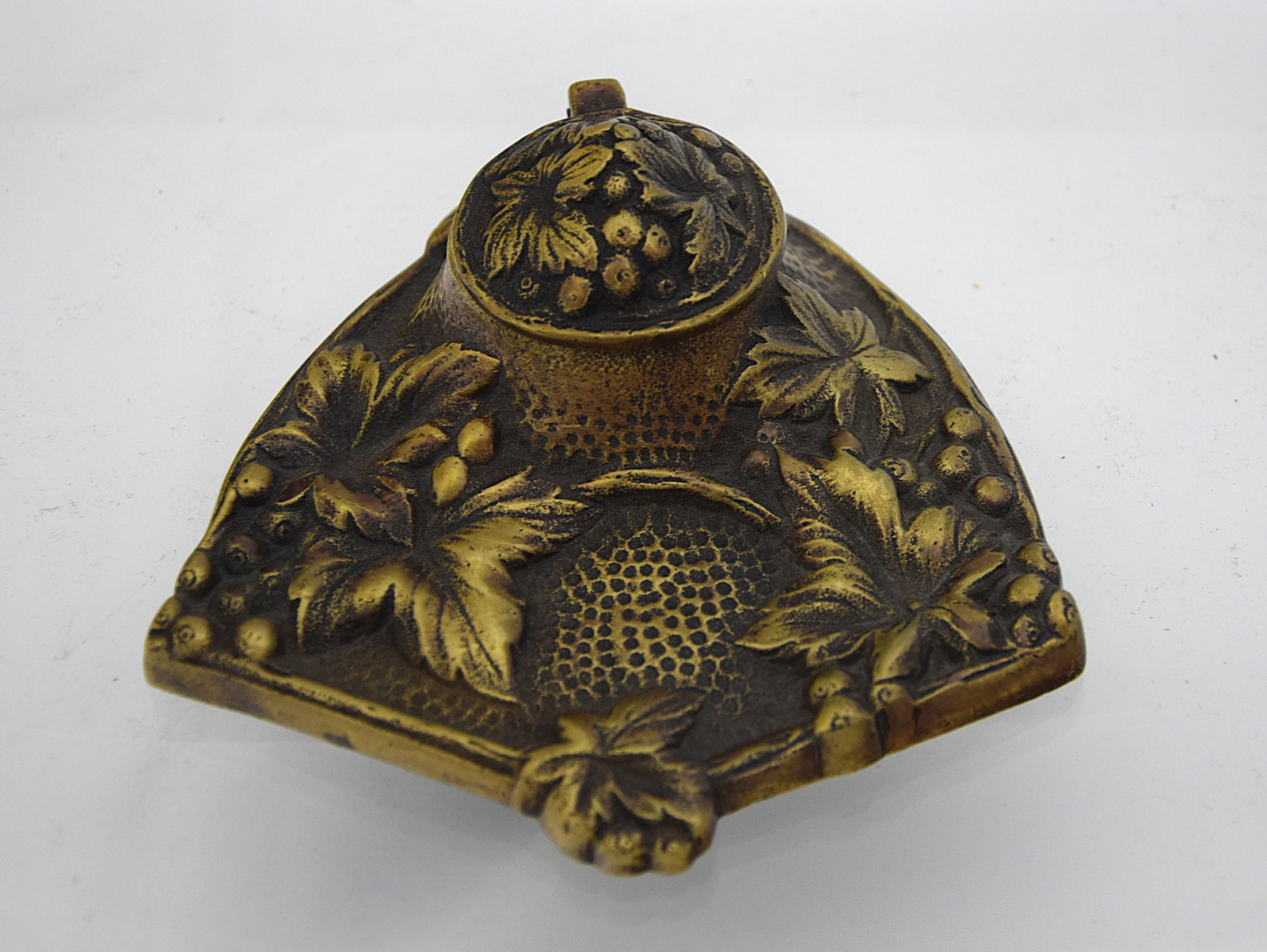 ART NOUVEAU STYLE BRONZE INKWELL WITH CERAMIC LINER (1 of 8)