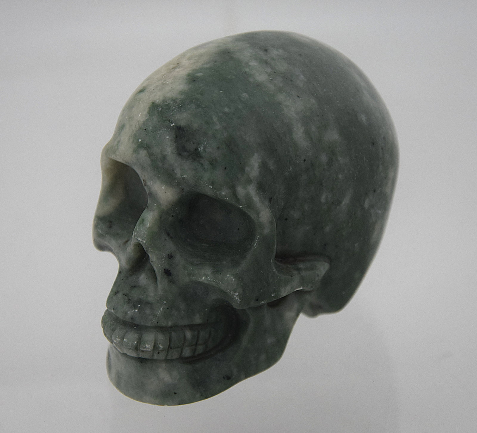 STRIKING CARVED STONE SKULL SCULPTURE MODERN DECORATIVE (1 of 7)