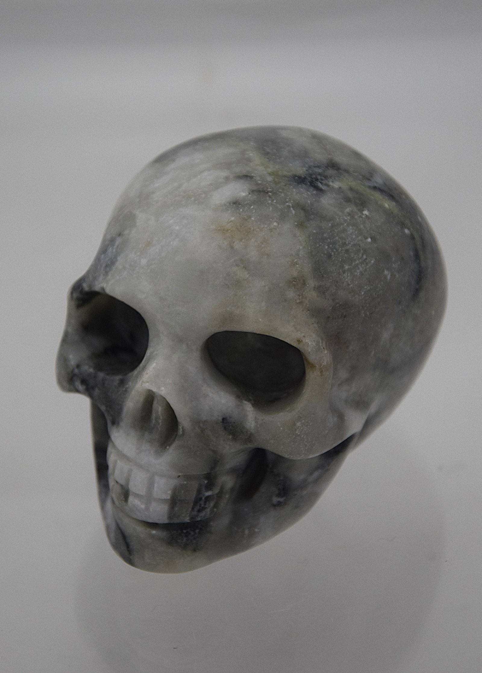 STRIKING CARVED MARBLE SKULL SCULPTURE CONTEMPORARY DECORATIVE (1 of 7)