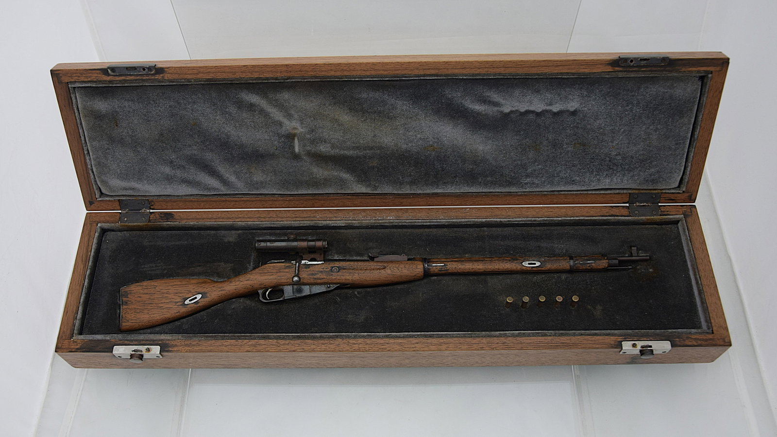 RARE RUSSIAN MINIATURE MOSIN NAGANT BOLT-ACTION RIFLE WITH SCOPE CASED SET, C. 2000 LIMITED EDITION (1 of 13)