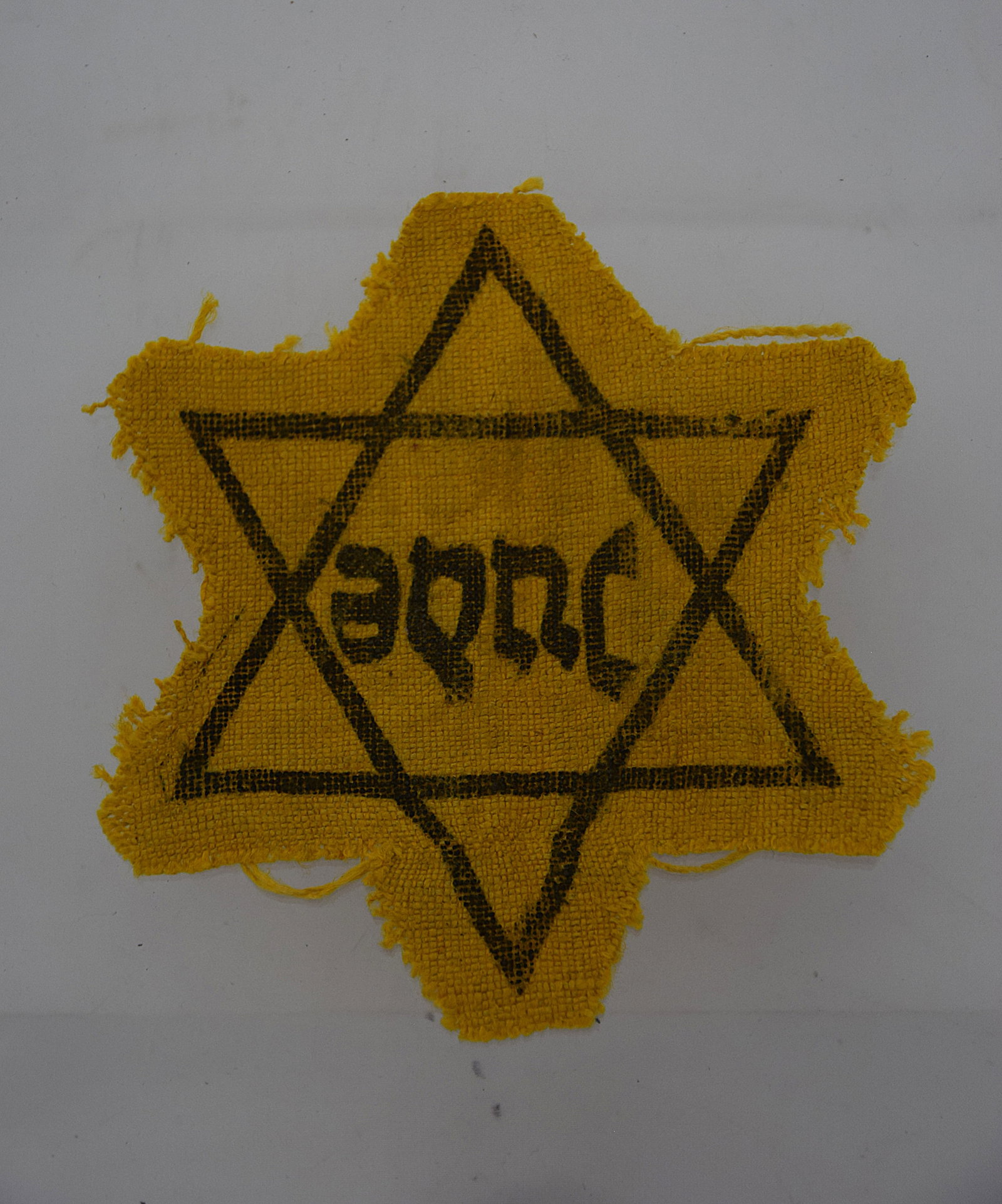 ORIGINAL HOLOCAUST PERIOD JEWISH IDENTIFICATION STAR CLOTH BADGE FROM P.O.W. SHIRT WWII OCCUPIED (1 of 3)