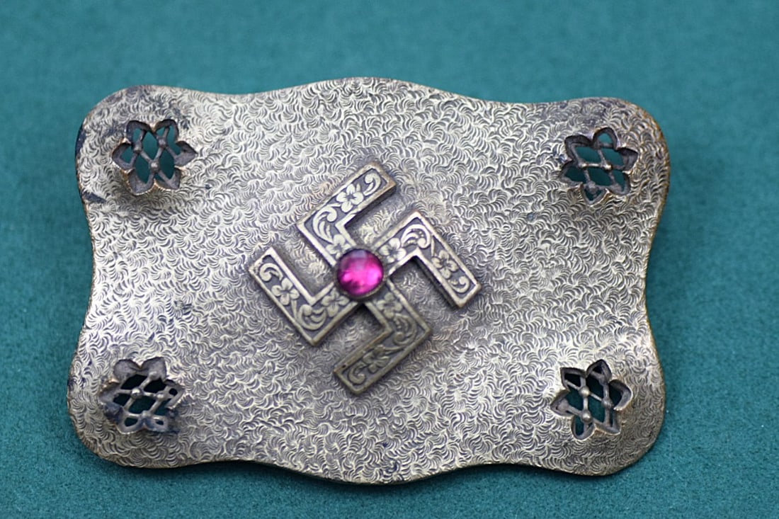 ORIGINAL THIRD REICH BROOCH, ORIGINAL (1 of 2)