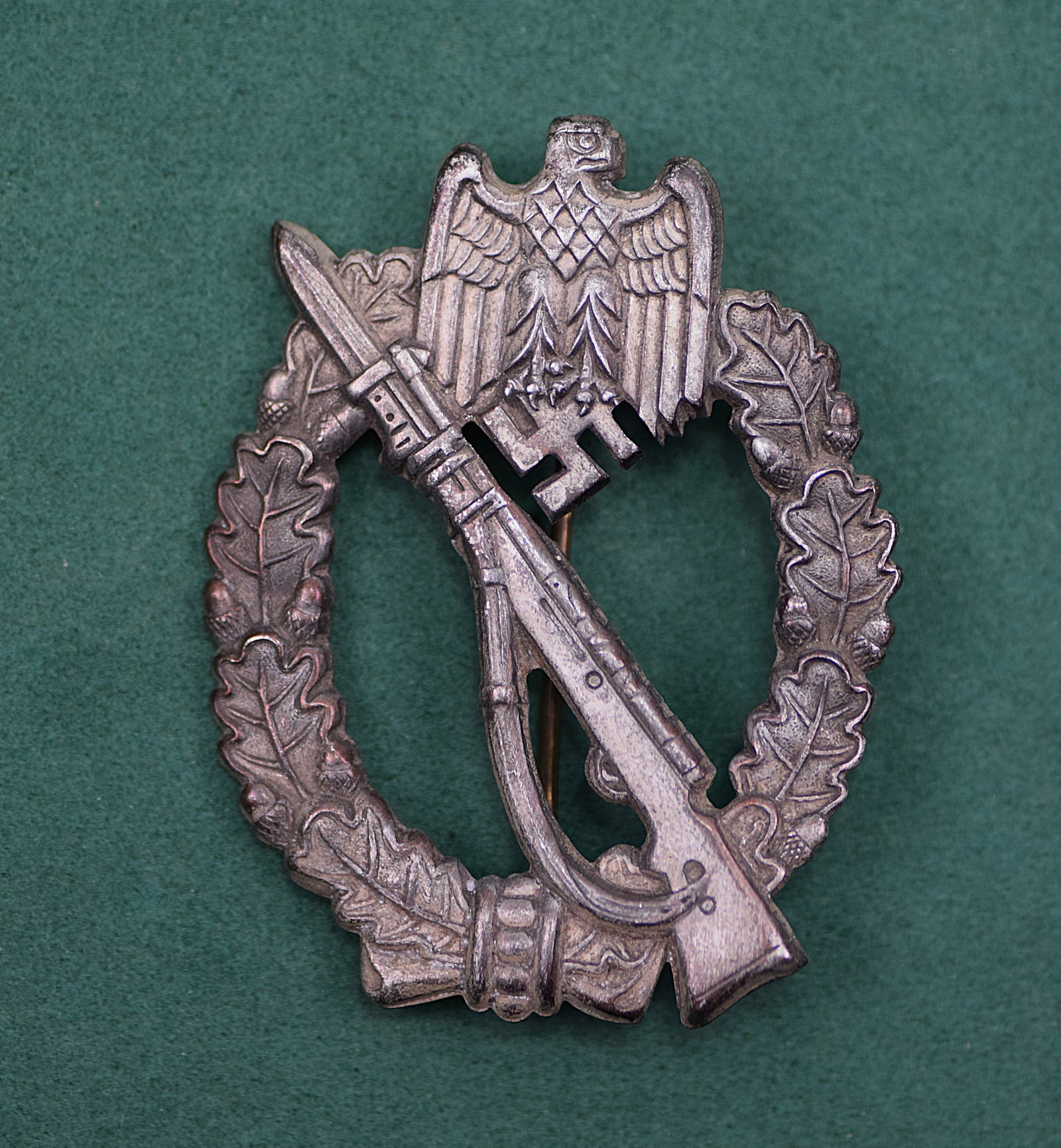 WWII GERMAN INFANTRY ASSULT BADGE, ORIGINAL, SILVER (1 of 3)