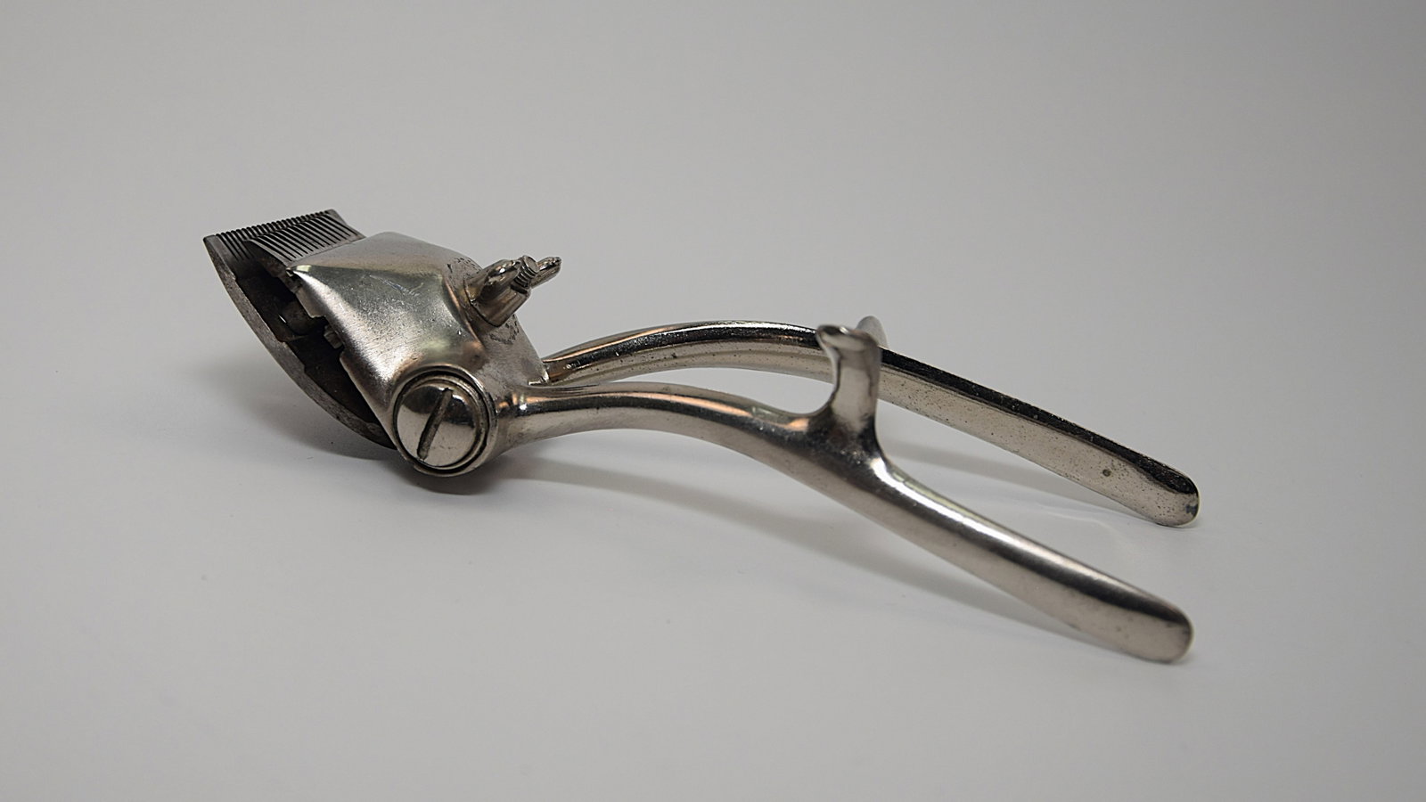 RARE WWII GERMAN SS OFFICER MANUAL HAIR CLIPPERS (1 of 6)