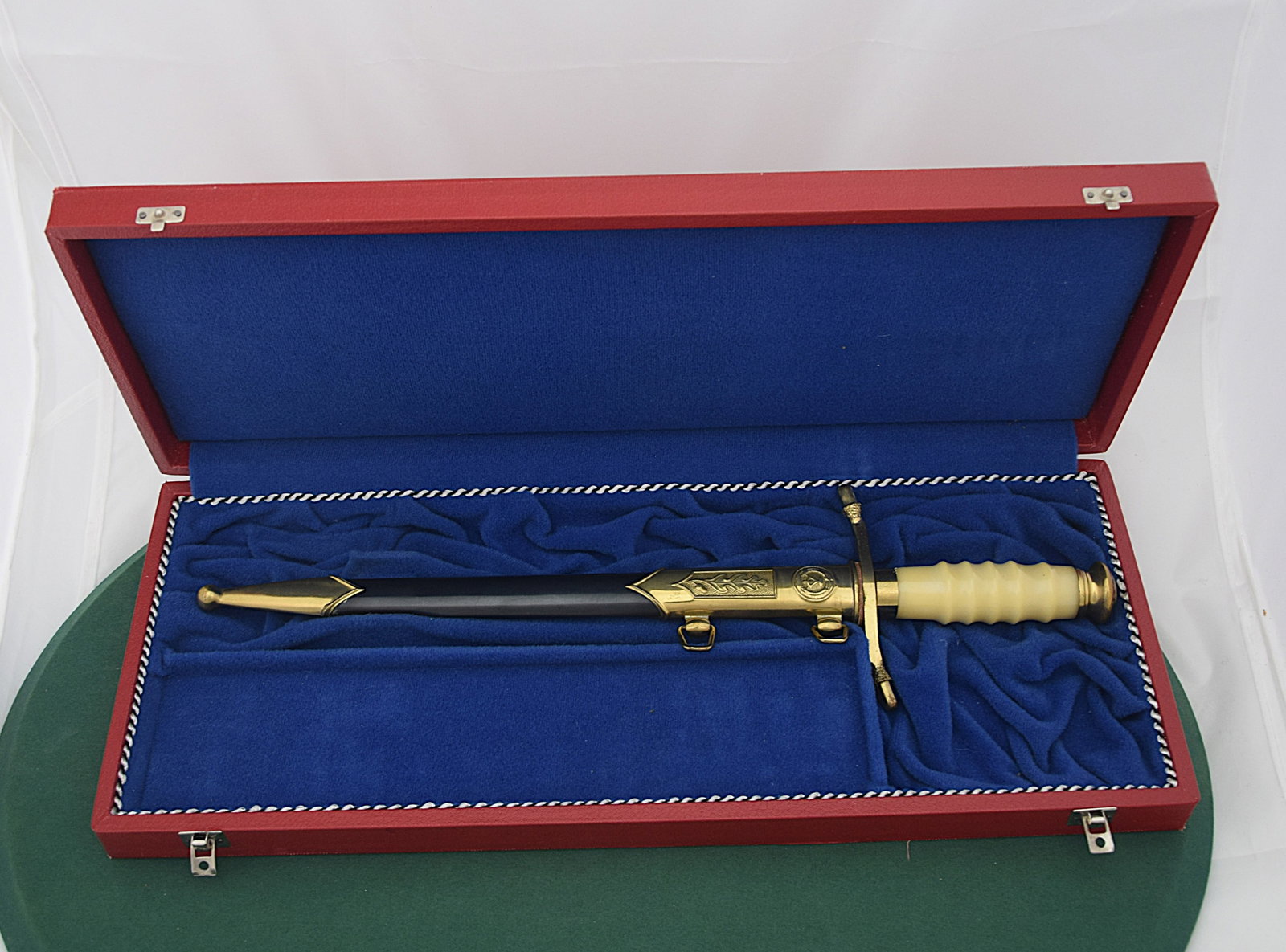 EAST GERMAN DDR GENERAL'S DAGGER WITH ORIGINAL PRESENTATION BOX (1 of 17)