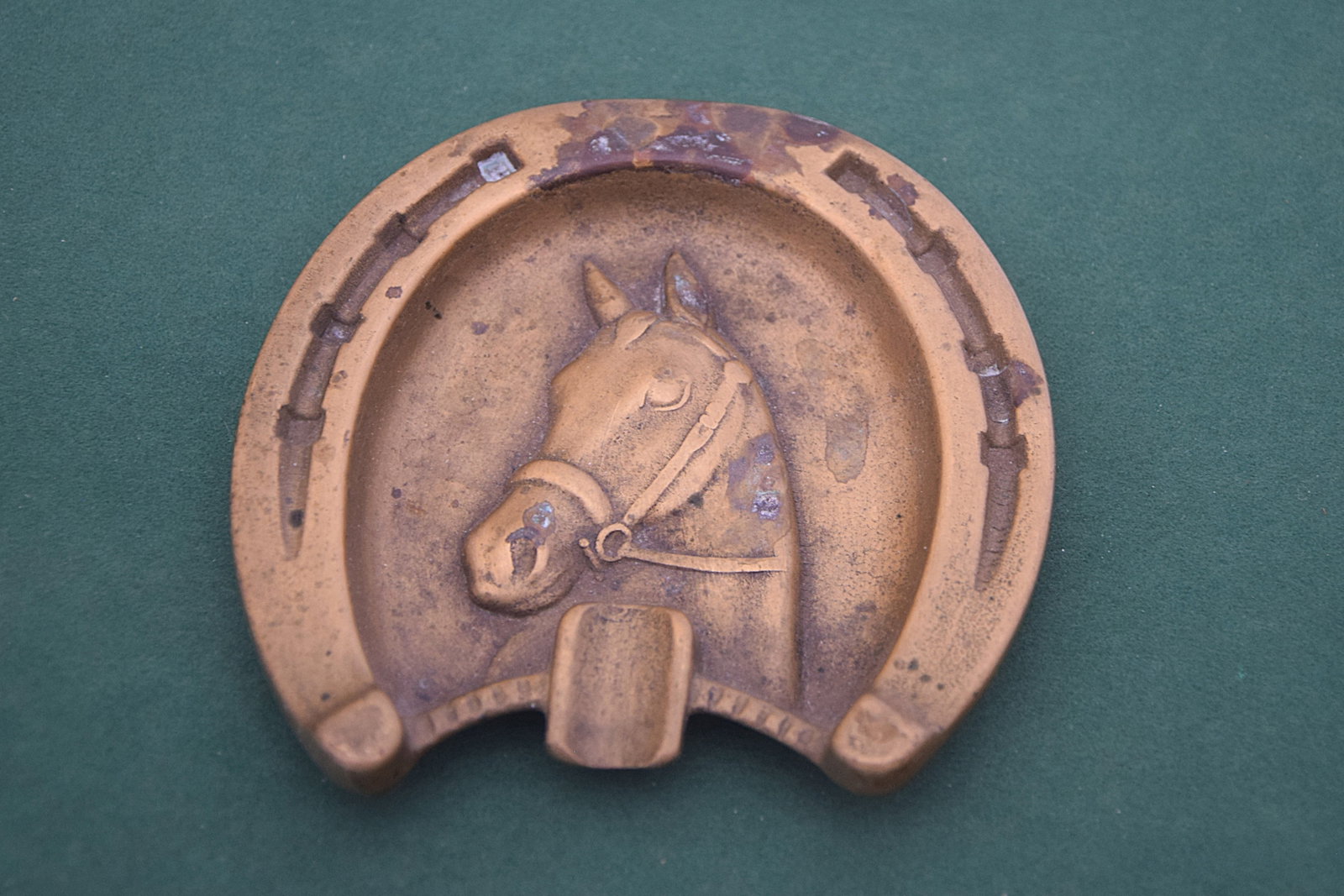 VINTAGE HORSE HEAD ASHTRAY (1 of 5)