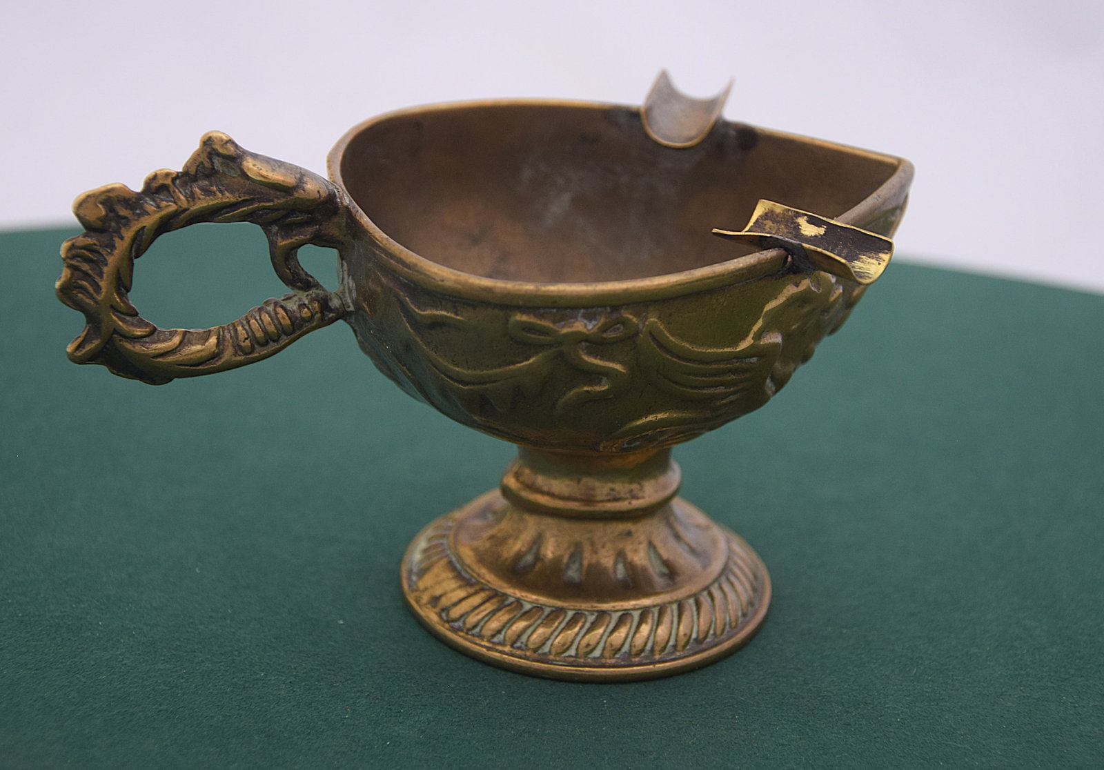 VINTAGE CHALICE ASHTRAY: Vintage Chalice Ashtray, in brass. Good condition. Size: 5 x 3 in. All measurements are approximate. Condition: Please see pictures. Provenance: NY State prominent art collector. Note- Please note the
