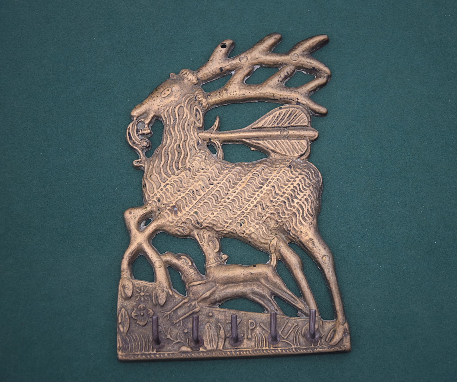 VINTAGE COAT HANGER (1 of 4)