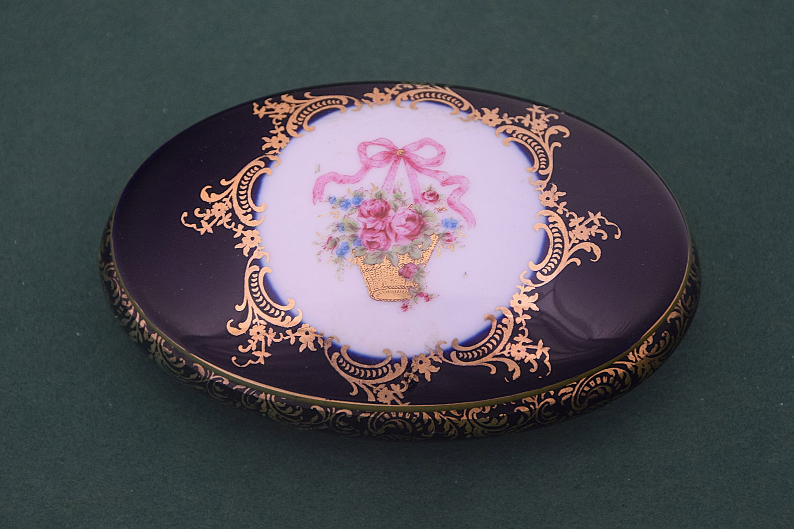 ELEGANT VINTAGE PORCELAIN TRINKET BOX: Elegant Vintage Porcelain Trinket Box in Cobalt Blue with Floral Artwork and 22 K Gold Inlays, by Limoges Castel, France. Excellent condition. Size: 6 x 4 in. All measurements are approximate. Conditi