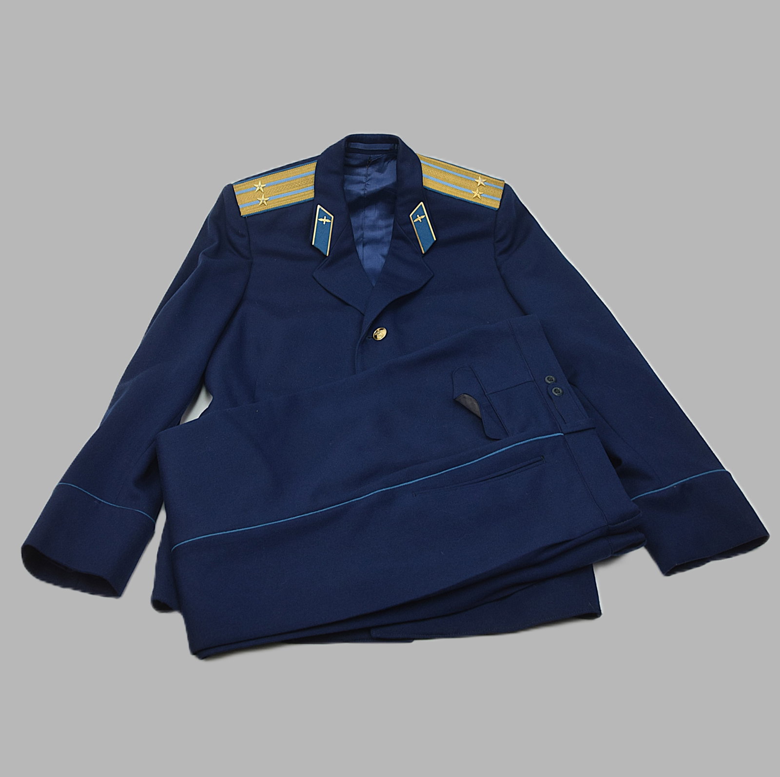 SOVIET RUSSIAN AIR FORCE OFFICER DRESS UNIFORM (1 of 8)