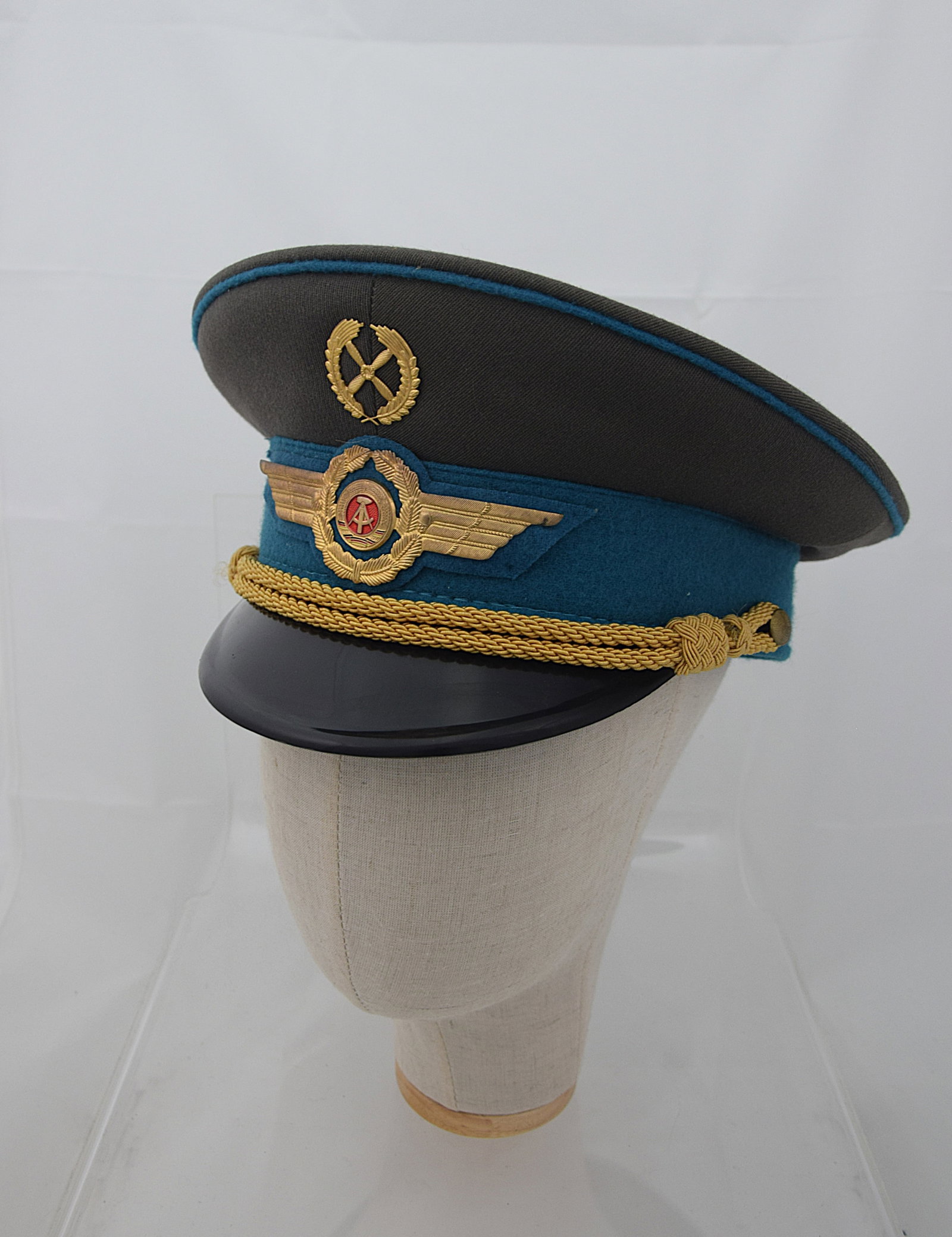EAST GERMAN DDR AIR FORCE OFFICER VISOR HAT: East German DDR Air Force Officer Visor Hat, 1970s-80s. Excellent condition. Size: 60 (US Extra Large). All measurements are approximate. Condition: Please see pictures. Provenance: NY State prominent