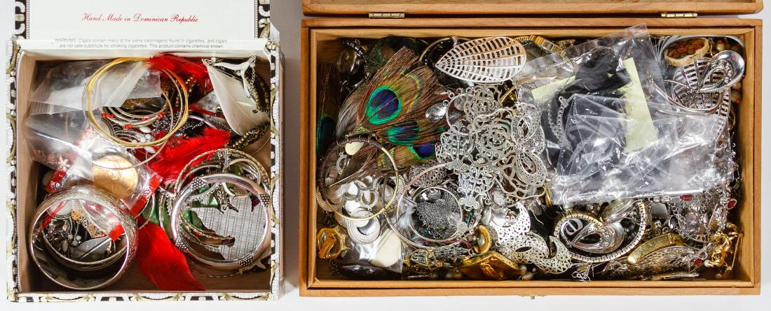 Costume Jewelry Assortment: Costume Jewelry Assortment Approximately six pounds of necklaces, bracelets, watches, earrings, rings, pins and pendants Category: Silver & Costume Jewelry > Costume (Bulk Lots) Shipping Status: Leona