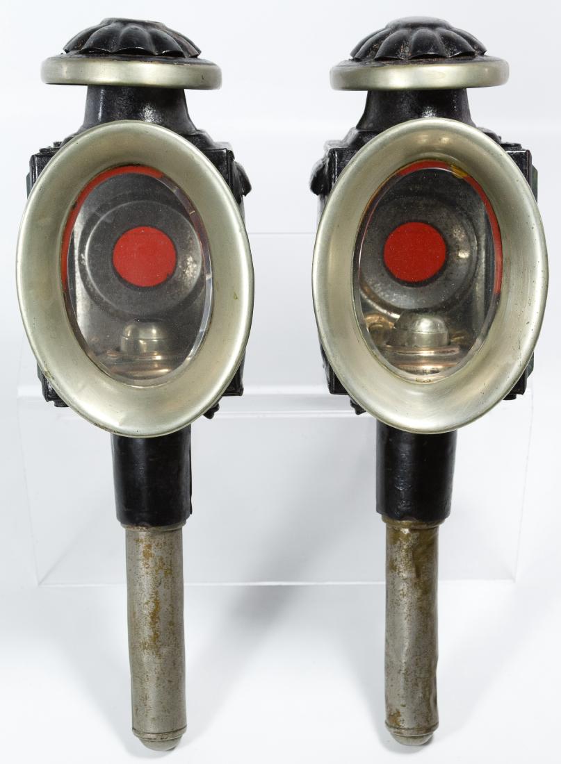 Metal Carriage Lanterns: Metal Carriage Lanterns Two painted black lanterns with beveled glass Height: 16.00 inches Category: Collectibles > Transportation Shipping Status: Leonard Auction, Inc. will provide direct shipping f