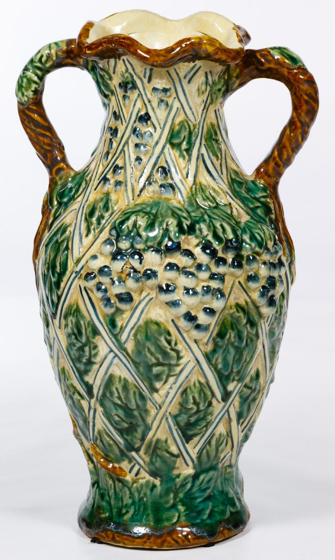 Majolica Pottery Vase Sep 16, 2018 Leonard Auction, Inc. in IL