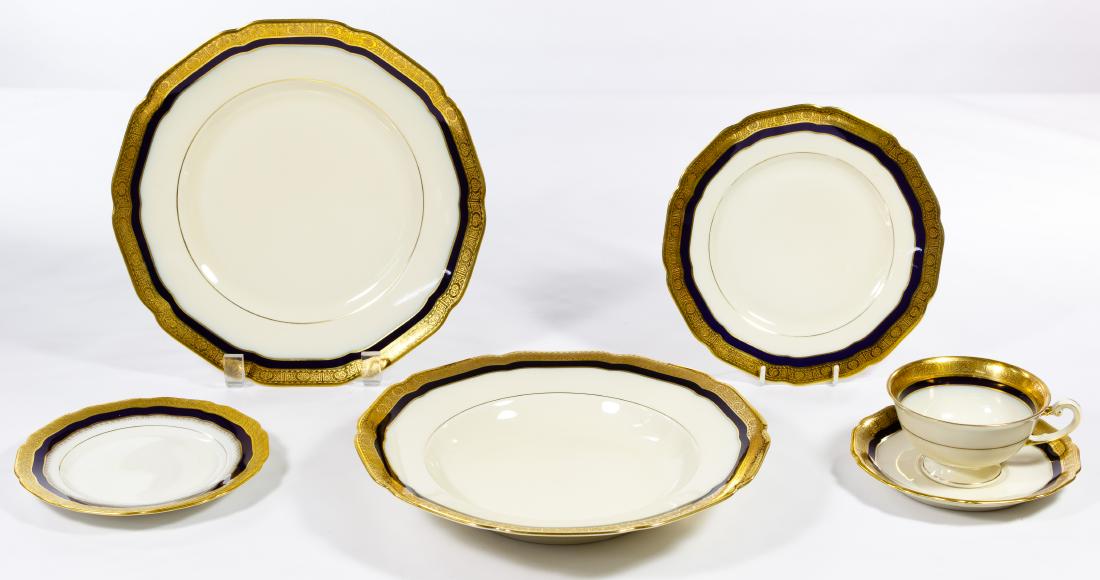 Hutschenreuther 'Madeleine' China Service for Twelve (1 of 4)