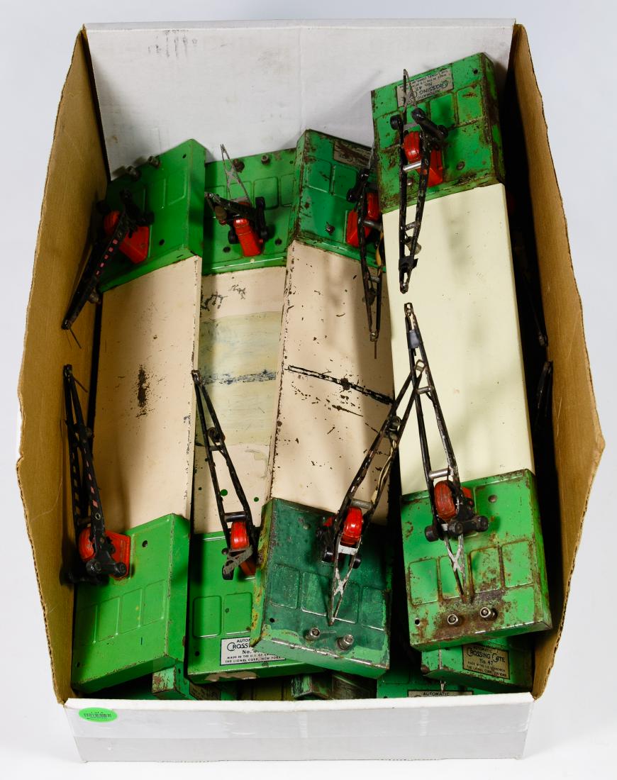 Lionel Model Train Signal Assortment (1 of 3)