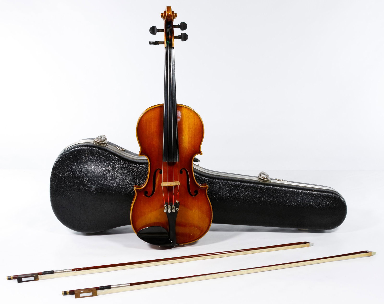 E.R. Pfretzschner Reproduction Stradivarius Violin: E.R. Pfretzschner Reproduction Antonius Stradivarius Violin Having paper labels within, reading 'E.R. Pfretzschner, Mittenwald OBB. 1978 Hand made copy of Antonius Stradivarius West Germany' and 'Sche