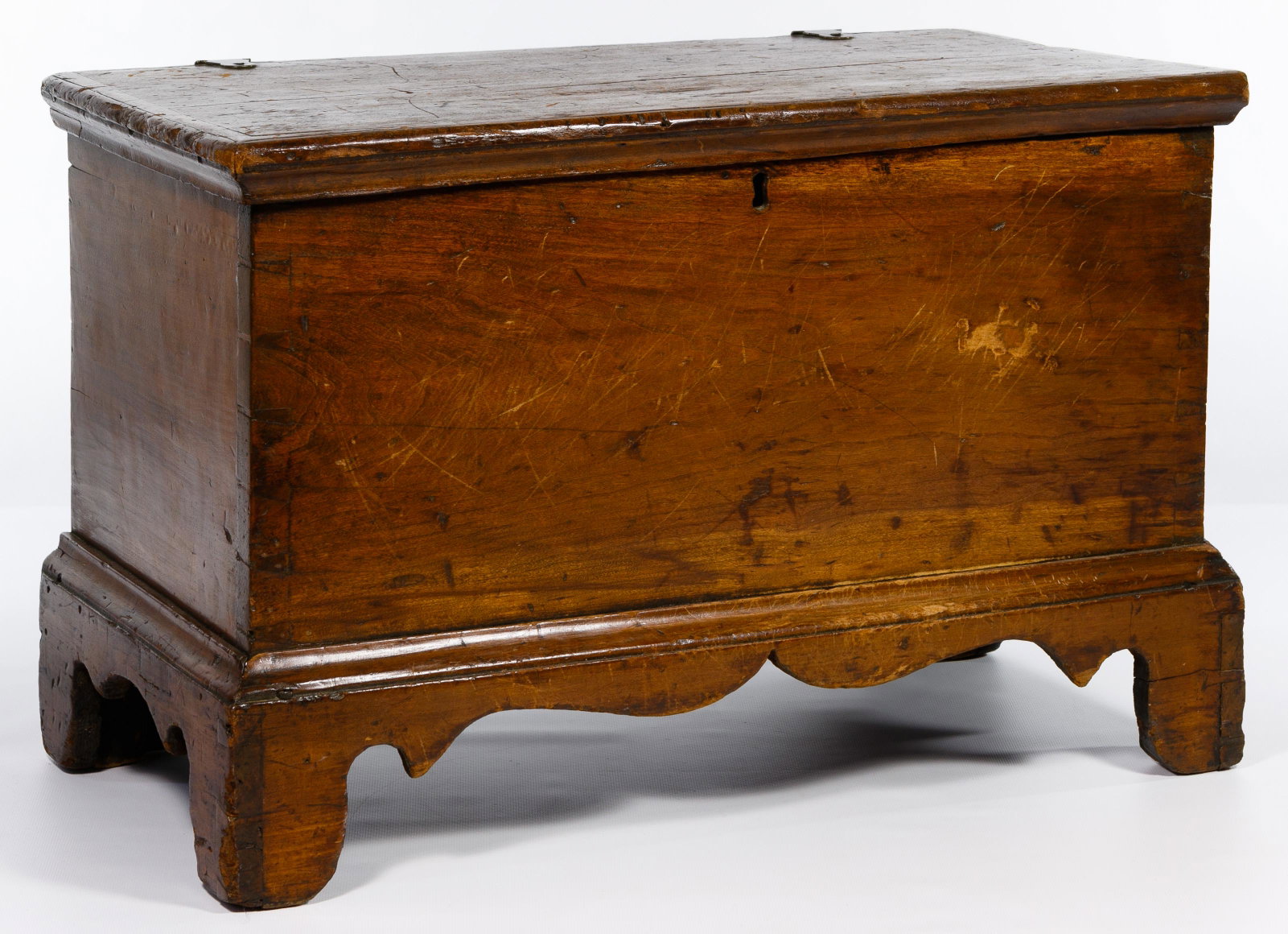 English Wood Wedding Chest: English Wood Wedding Chest Dove tail front corners, brass hardware, lidded storage section Condition: Good, overall moderate wear, top cracked, water stains on lid, scratches, dents, chips in wood, ha