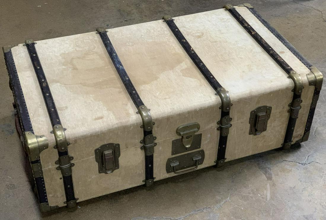 French 'Au Depart' Automobile Trunk: French 'Au Depart' Automobile Trunk Having a leather and brass bound lift top, stamped marker mark on front brass plate and metal nameplate on the side, tray interior, leather carrying handles; includ