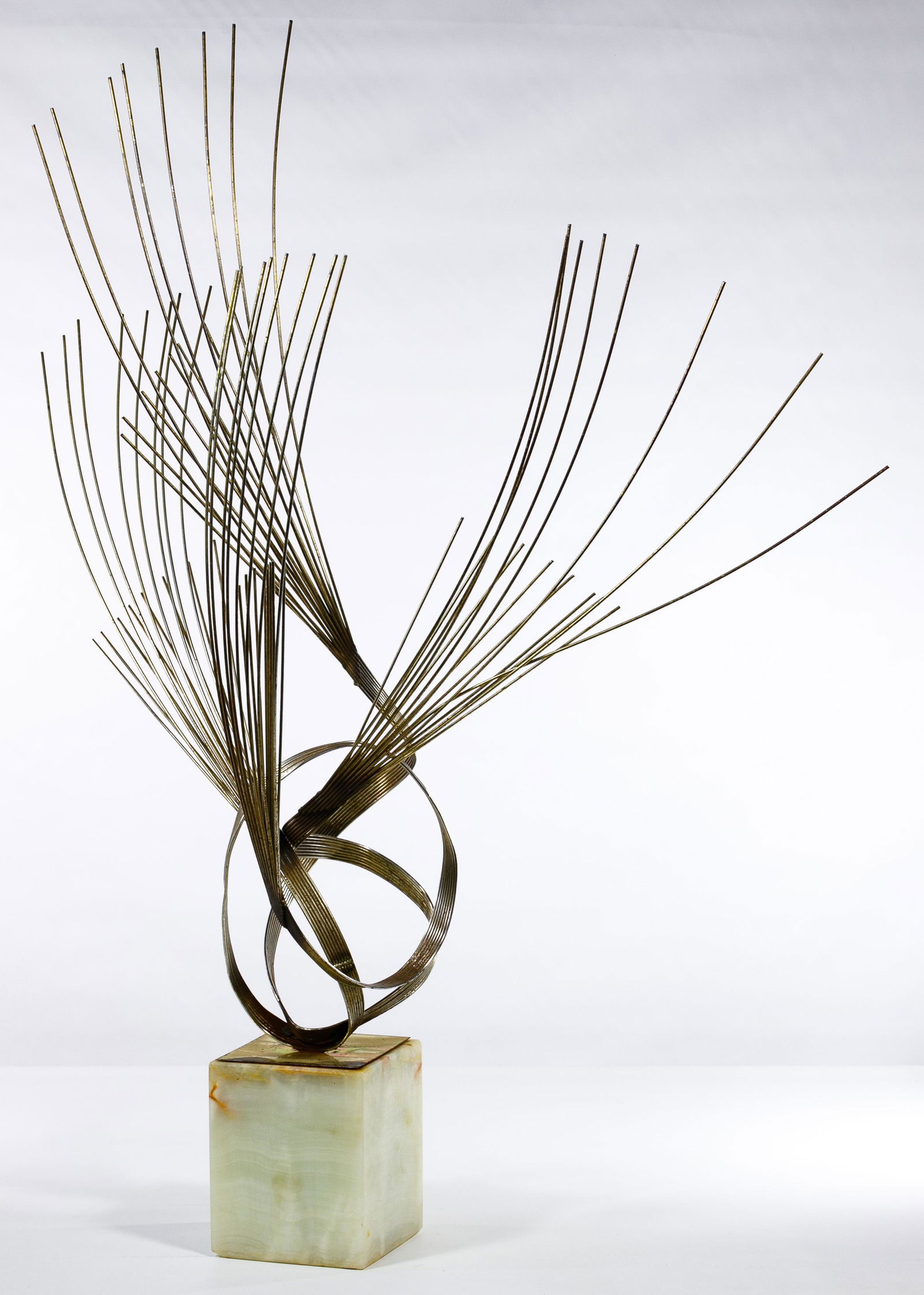 (Attributed) Curtis Jere (American, 1910-2008) Kinetic: (Attributed to) Curtis Jere (American, 1910-2008) Kinetic Sculpture 20th century, unsigned, brass-tone wire sculpture on an onyx base Condition: Very Good, some surface rust overall, particularly near