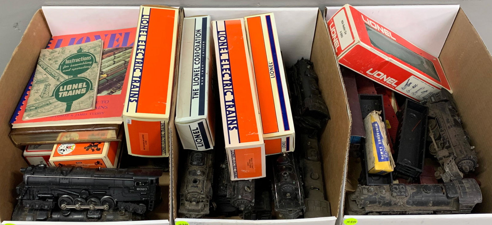 Lionel Model Train Assortment: Lionel Model Train Assortment Thirty-one items constructed of metal and plastic in various gauges and including thirteen engines and eighteen cars including box, passenger, refrigeration, flat freight