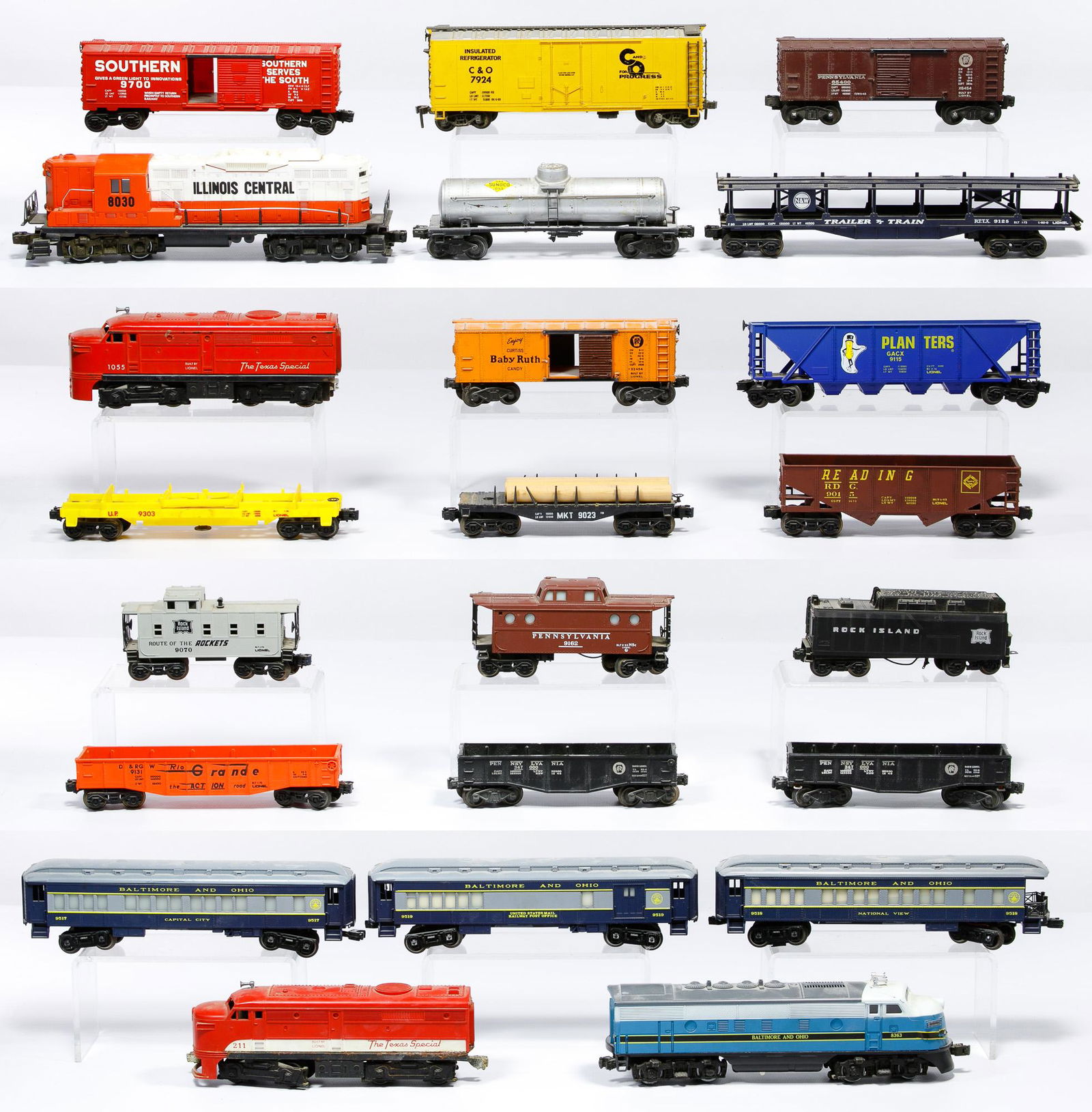 Lionel Model "O" Gauge Train Assortment: Lionel Model 'O' Gauge Train Assortment Twenty-three items including Baltimore and Ohio passenger train set (8363, 9517, 9518, 9519), Texas special engines (211, 1055), Illinois Central engine (8030)