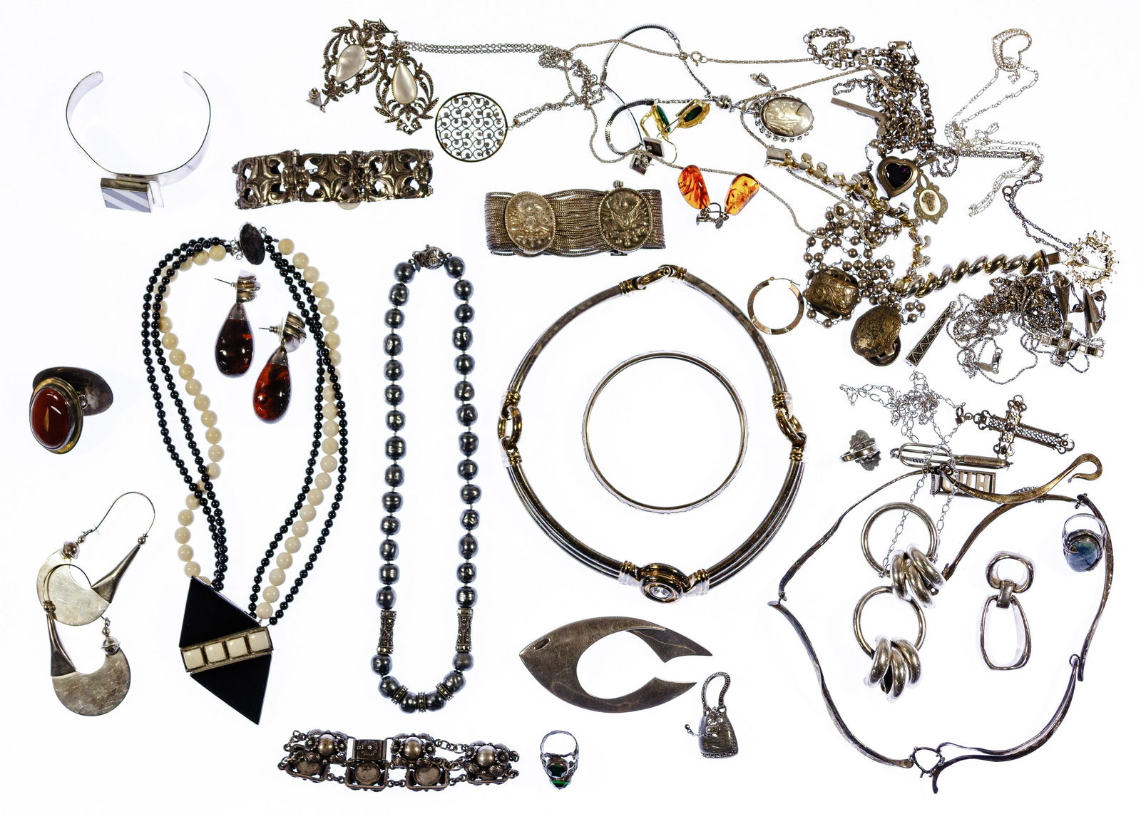Sterling Silver Jewelry Assortment: Sterling Silver Jewelry Assortment Including necklaces, earrings, rings, bracelets, bangles and brooches with items by 'UnoAErre' and 'Judith Jack', some items having stones, beads or freshwater / mot