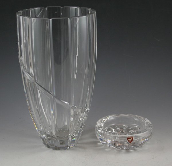 440a: Orrefors, Swedish Crystal low bowl & Cut cr: Orrefors, Swedish Crystal low bowl with bubble design, original label. Cut crystal panelled 10inch vase with curved line detail. DIMENSIONS: 1.75h x 4.25dia & 10h ESTIMATE: $40-$60 uest.