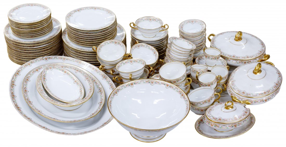 Richard Ginori 'Tuscan Garlands' Dinner Service: Richard Ginori 'Tuscan Garlands' Dinner Service (101) pieces including (9) dinner plates, (12) luncheon plates, (9) salad plates, (10) dessert plates, (11) broth bowls and saucers, (11) sorbet / fruit