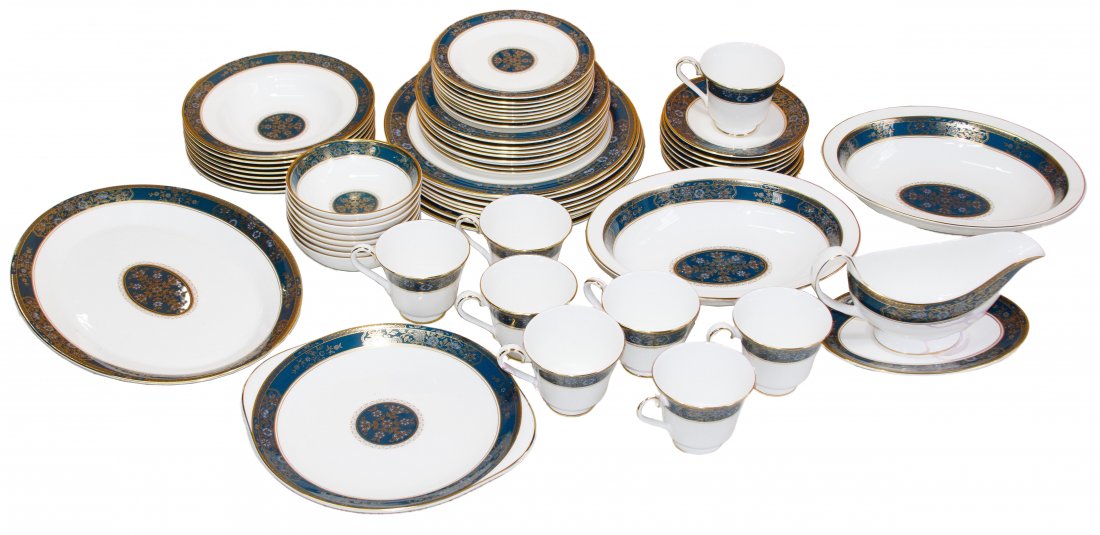 Royal Doulton 'Carlyle' China Service: Royal Doulton 'Carlyle' China Service (62) items, 1972-2001, including (8) dinner plates, (8) salad plates, (8) bread and butter plates, (8) rimmed soup bowls, (8) footed cups, (8) saucers, (8) desser