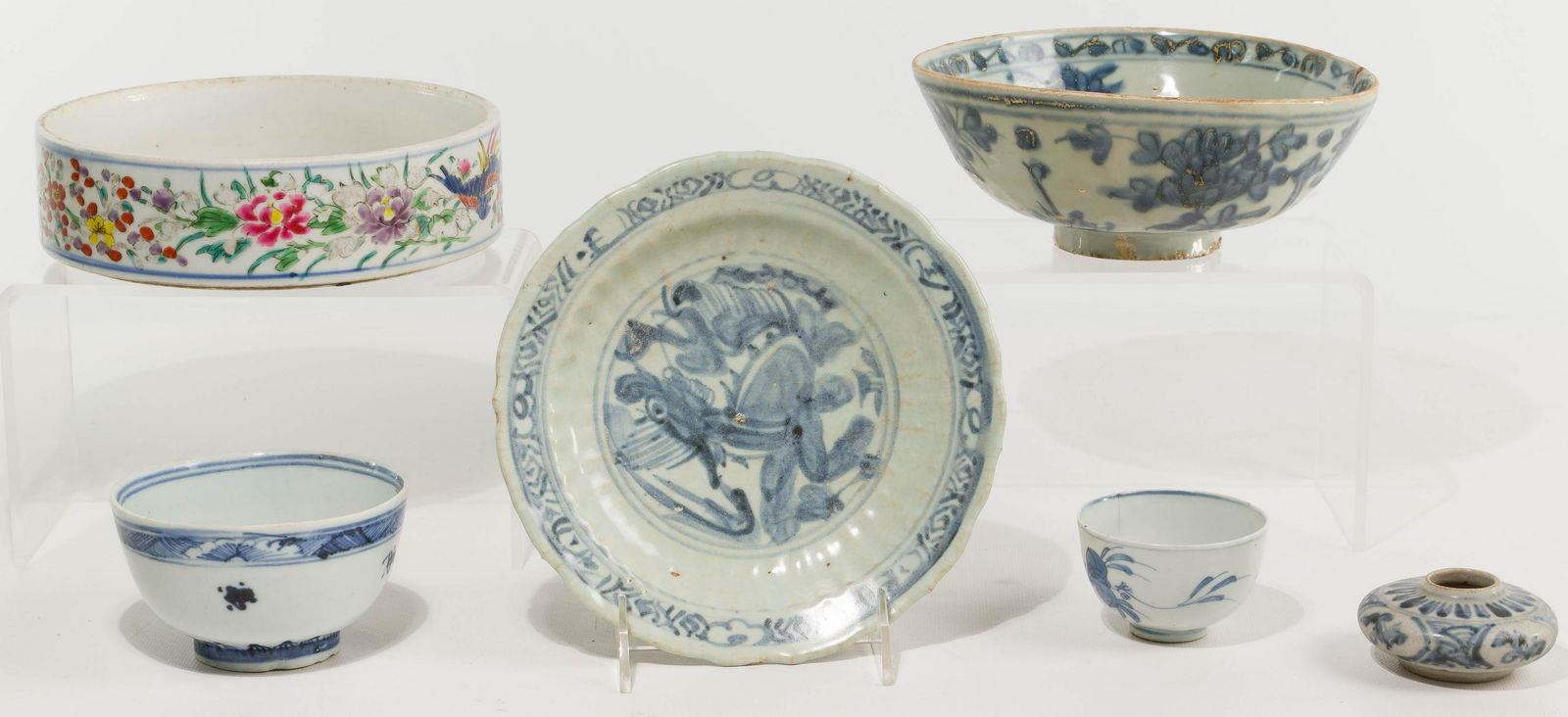 Chinese Porcelain Bowl Assortment (1 of 7)