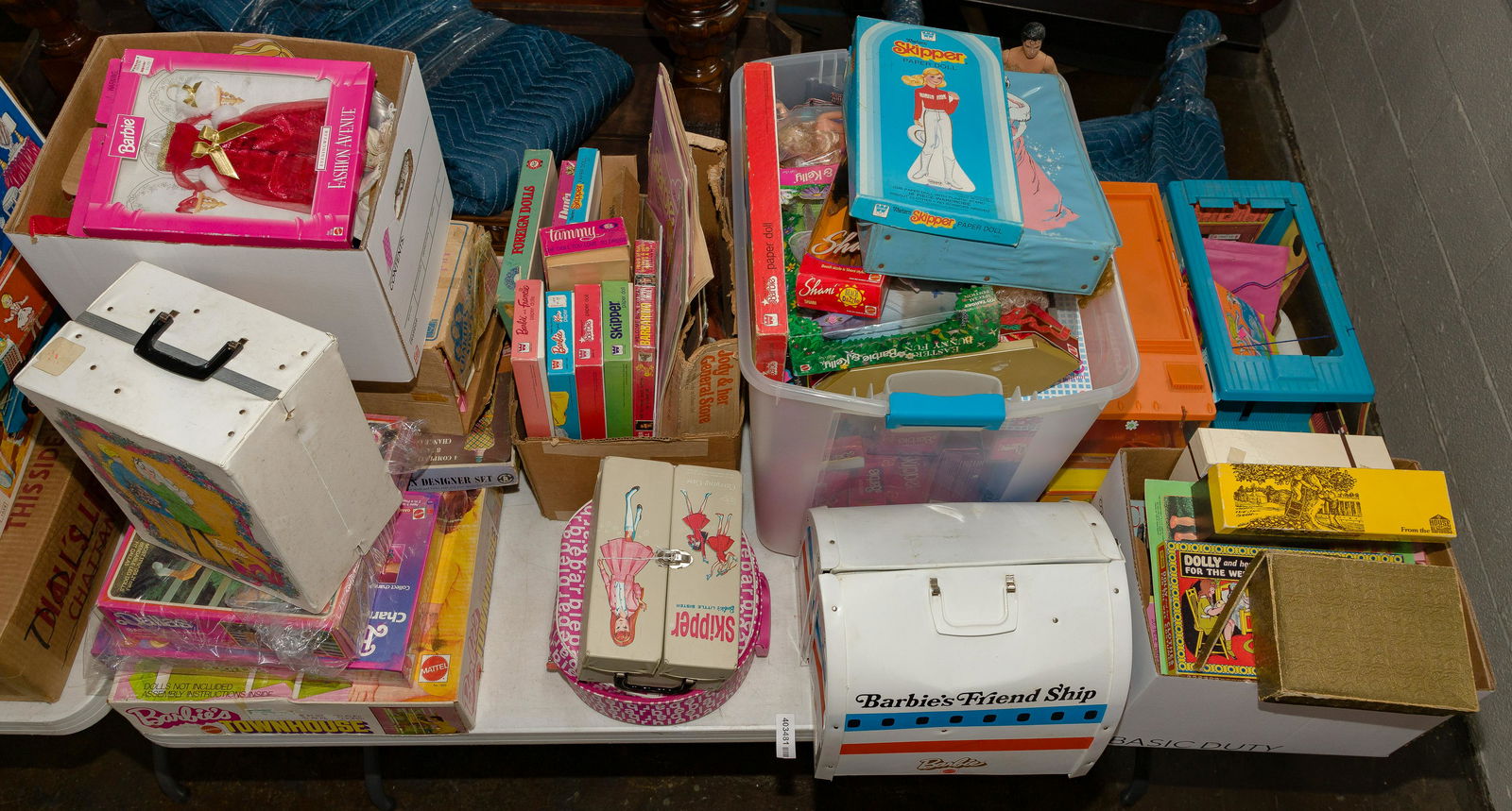 Barbie Doll and Accessory Assortment (1 of 4)